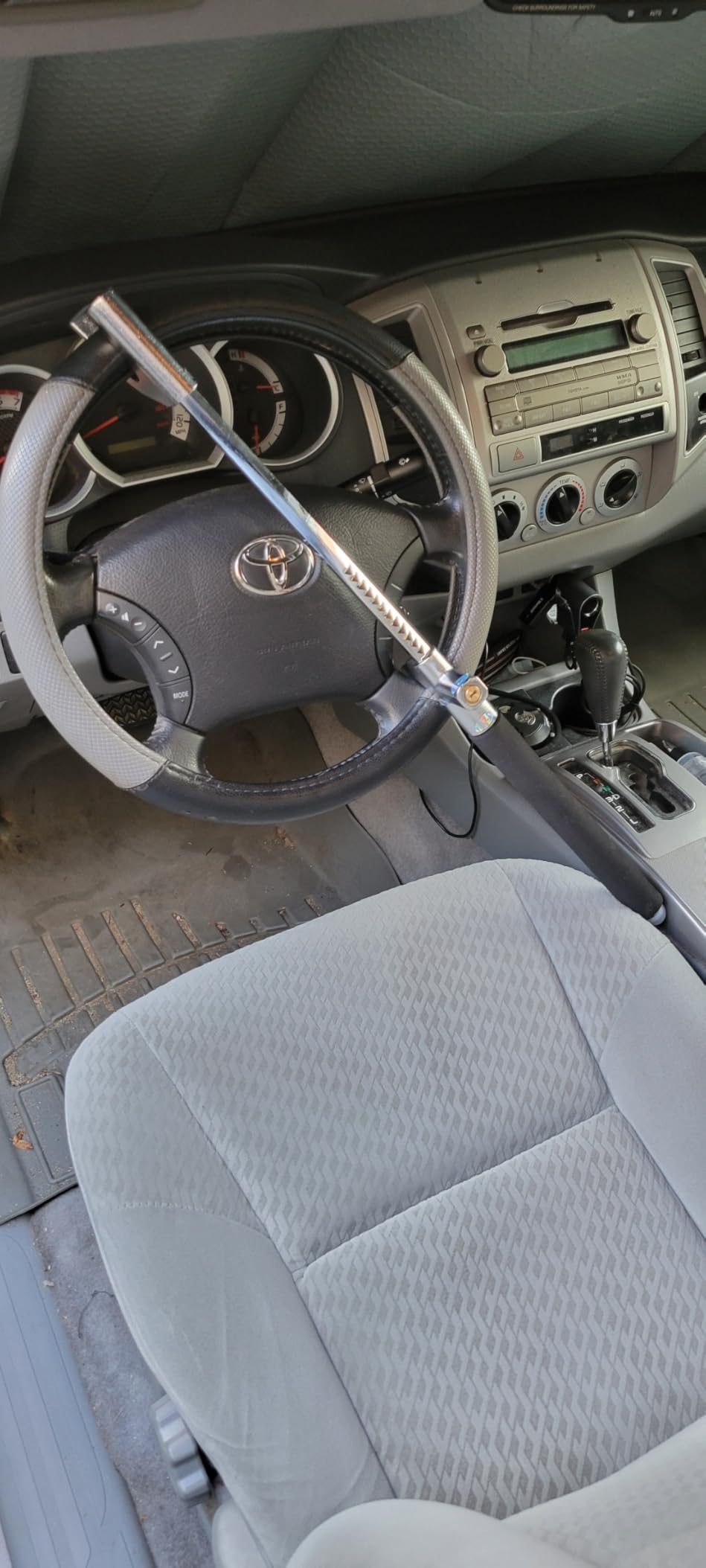 MONOJOY Steering Wheel Lock Universal Security Car Locks with Safety Hammer Heavy Duty Carro Wheel Locks Retractable Anti-Theft Prevention Device for Truck|SUV|Van Accessories, Black customer photo 1