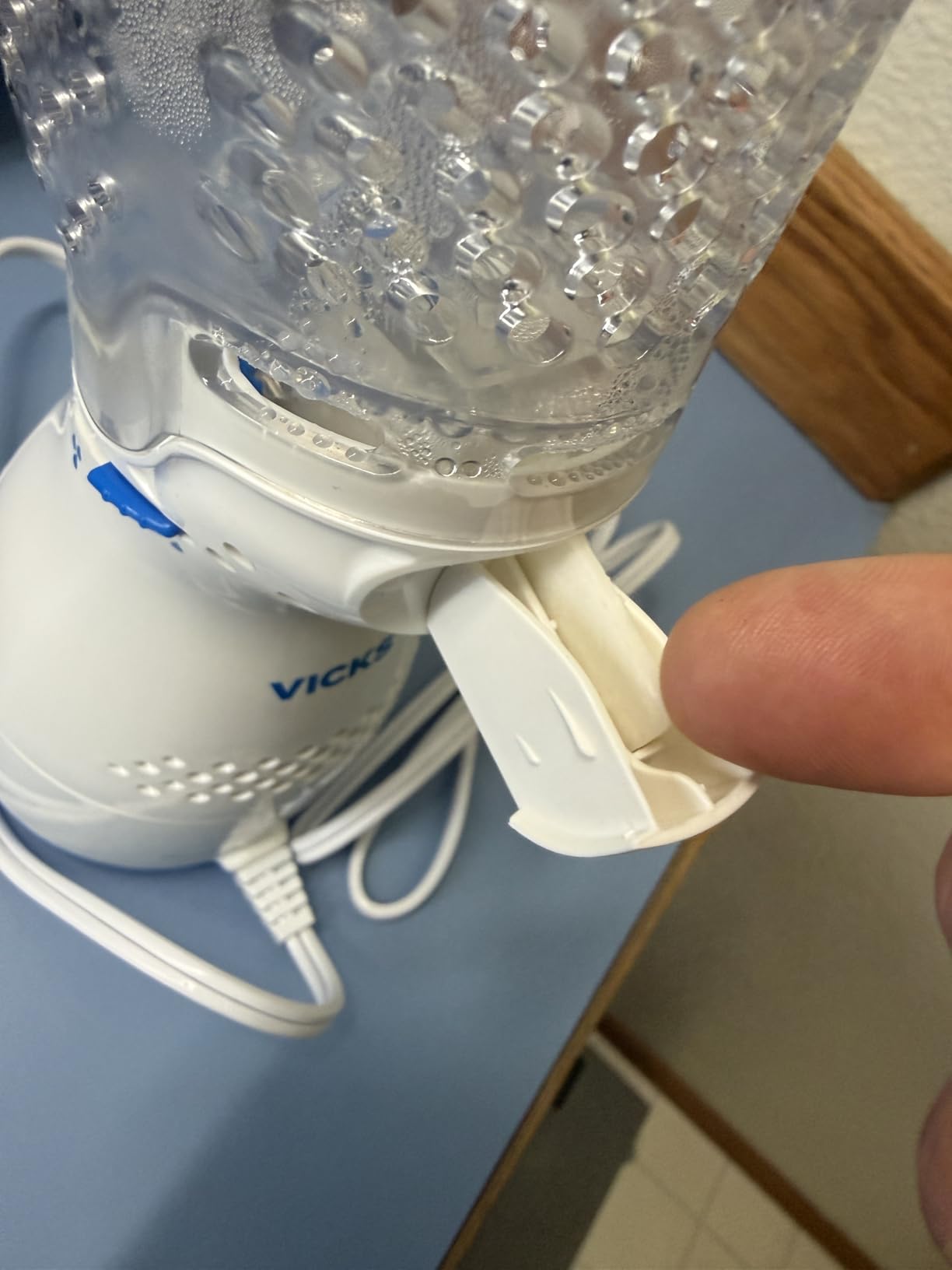 Vicks Sinus Inhaler, New & Improved Non-Medicated Steam Inhaler for Sinus Relief, Allergies, Congestion & Colds, Vocal Steamer, Soothes Nasal & Throat Passages, Works with VapoPads (1 Included) customer photo 2