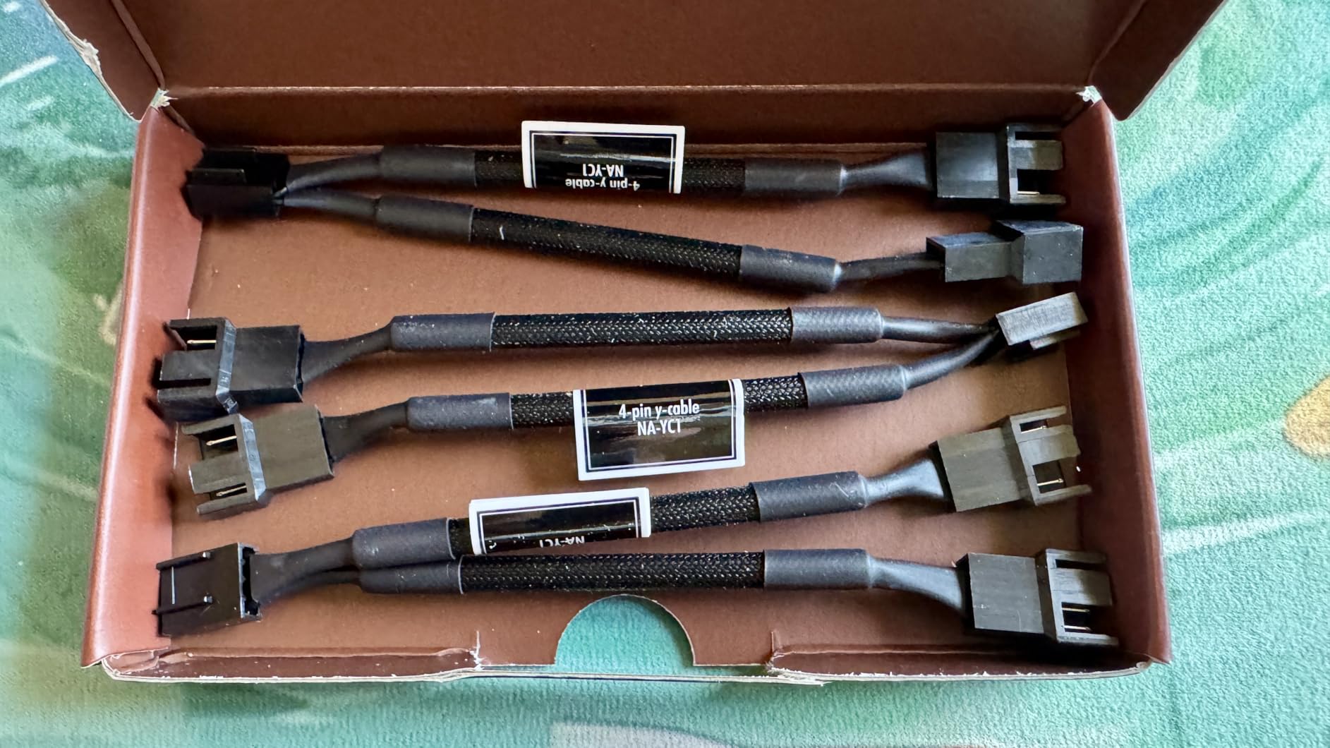 Noctua NA-SYC1 chromax.Black, 4 Pin Y-Cables for PC Fans (Black) customer photo 1