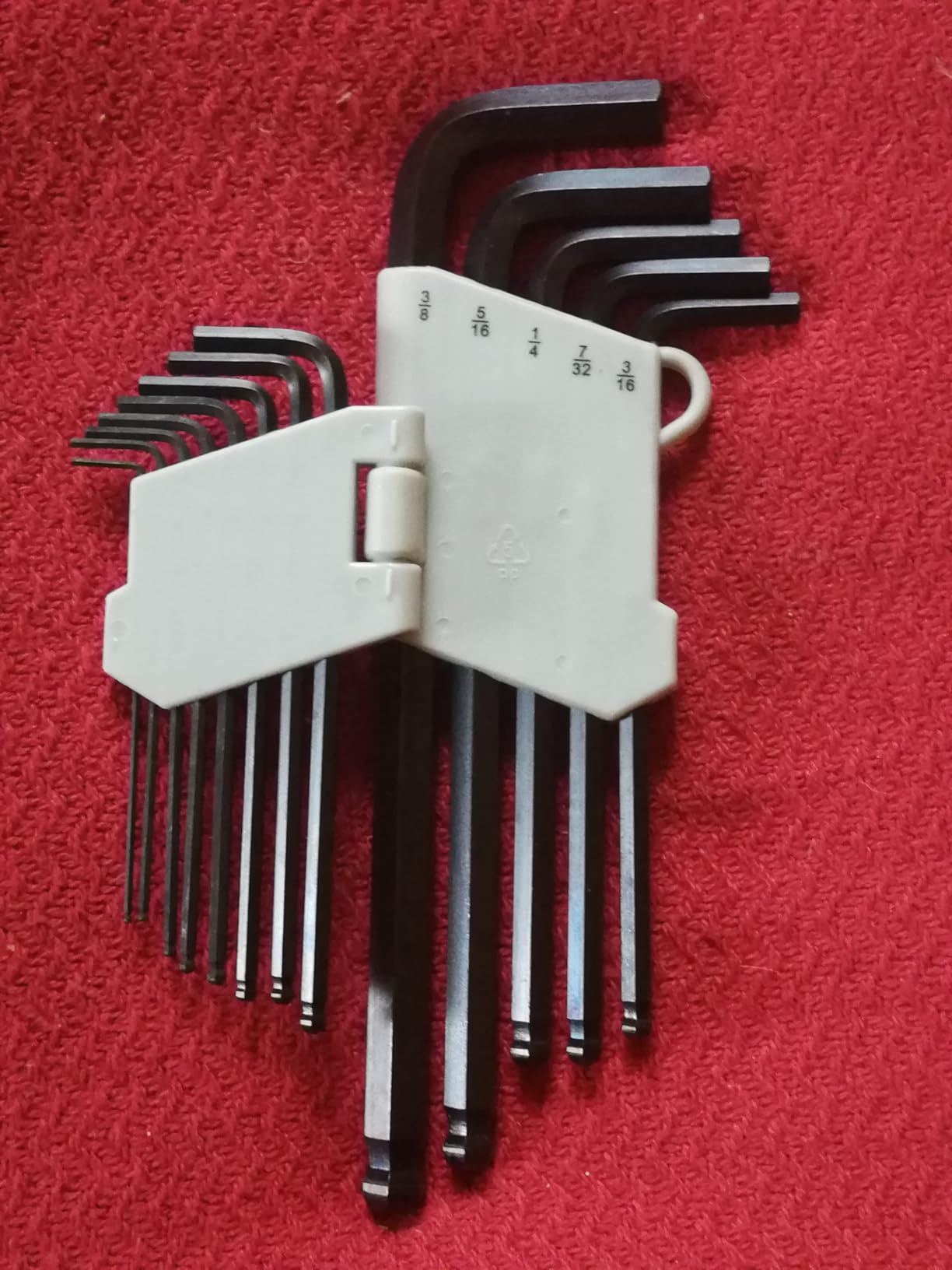 Amazon Basics Hex Key Allen Wrench, Long Arm, Ball End, Metric and Standard Sizes, Chrome Vanadium Steel, 26-Piece with Storage Case customer photo 2