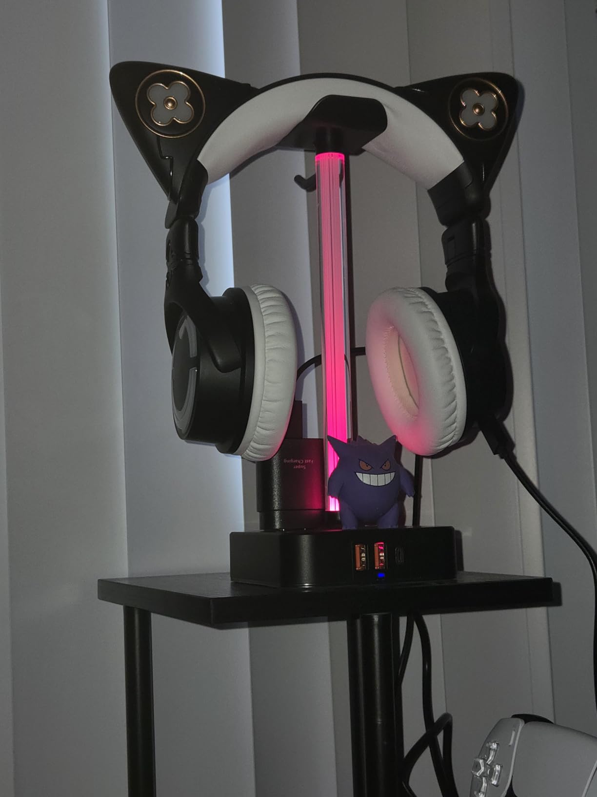 COZOO Headphone Stand with USB Charger Desktop Gaming Headset Holder Hanger with 3 USB Charging Station and 2 Outlets Power Strip,Suitable for Gaming, DJ,Wireless Earphone Display, Gamer Gifts for Men customer photo 2