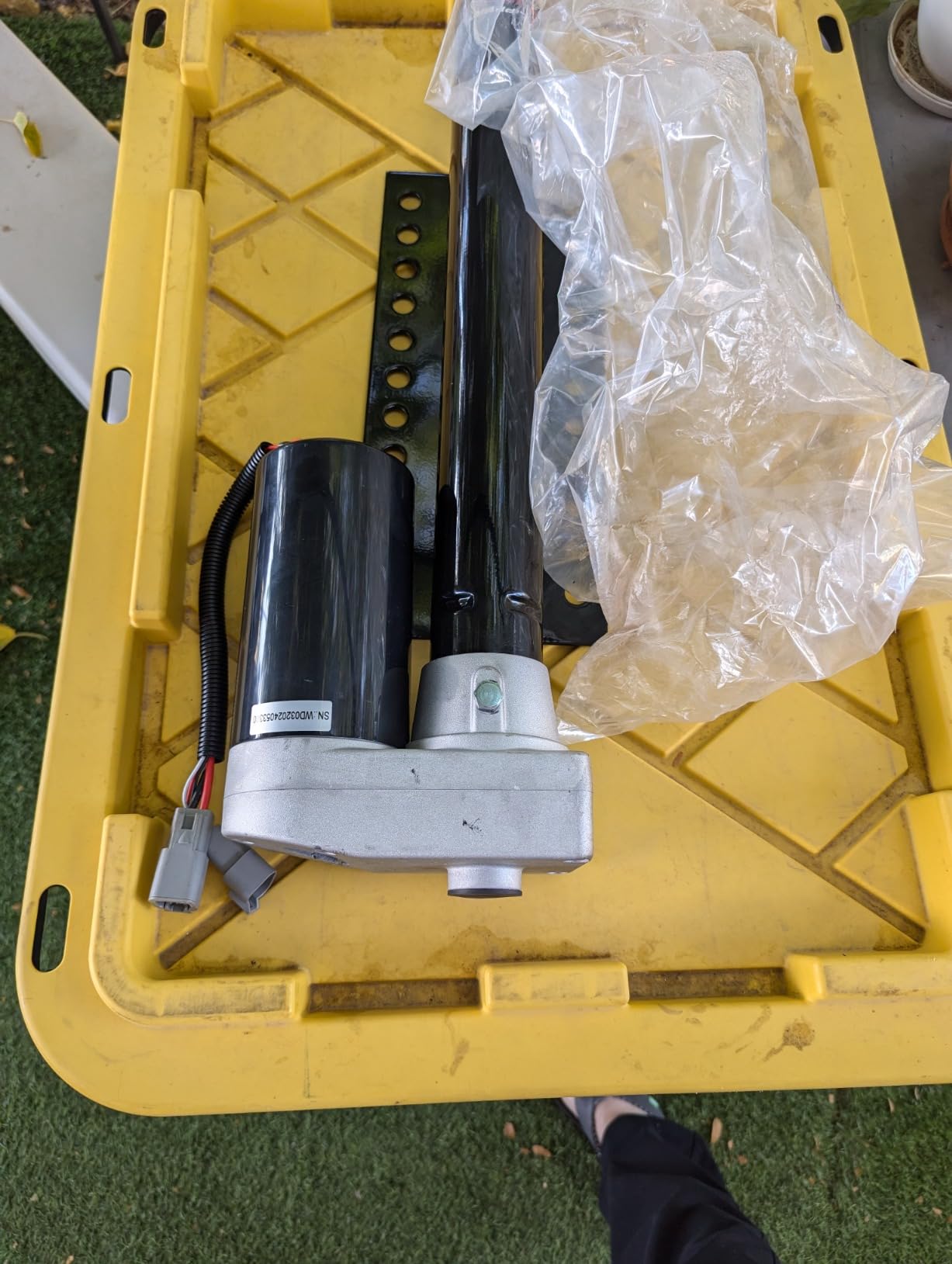 Lippert Ground Control 3.0 Automatic 5th Wheel RV Leveling System Rear Hall Effect Jack for Left Leg Replacement with 5,000-lb. Load Capacity - 305339 customer photo 1