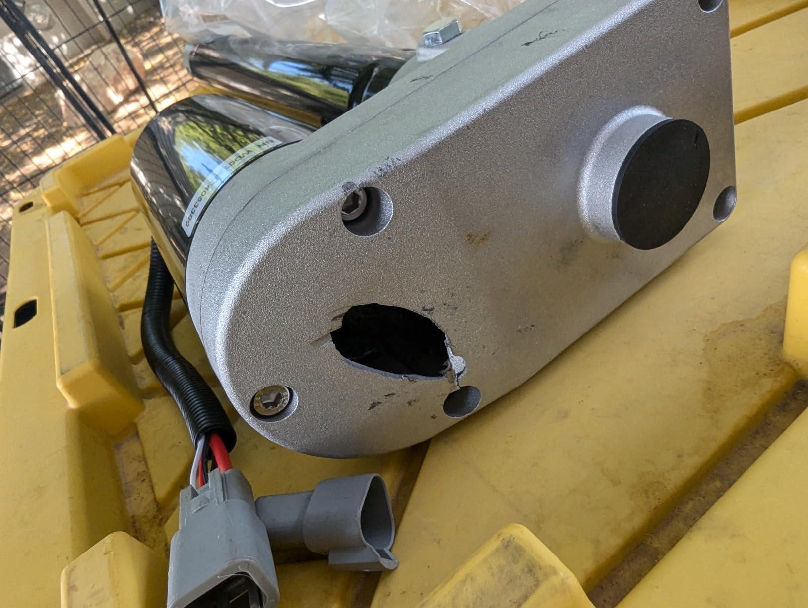 Lippert Ground Control 3.0 Automatic 5th Wheel RV Leveling System Rear Hall Effect Jack for Left Leg Replacement with 5,000-lb. Load Capacity - 305339 customer photo 2