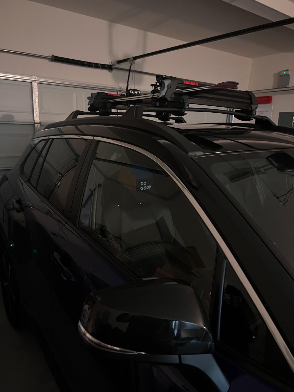 Yakima PowderHound 6 Ski & Snowboard Car Roof Rack - Fits 6 Ski Pairs or 4 Boards customer photo 2