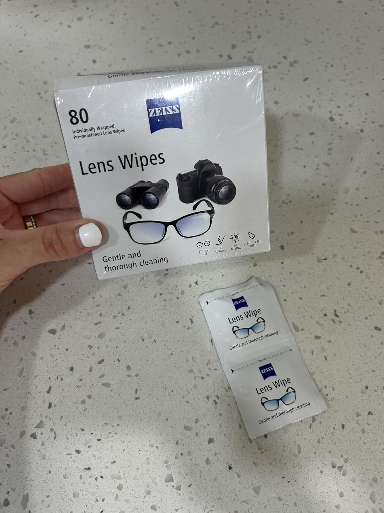 ZEISS Pre-Moistened Lens Cleaning Wipes, 80 Count customer photo 1