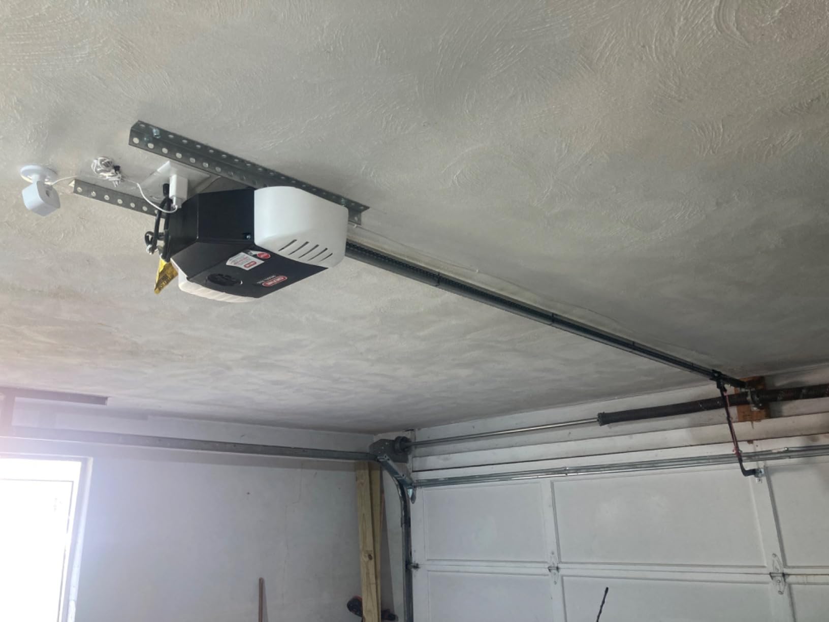 Genie Chain Drive 750 3/4 HPc Garage Door Opener w/Battery Backup - Heavy Duty - Wireless Keypad Included customer photo 1