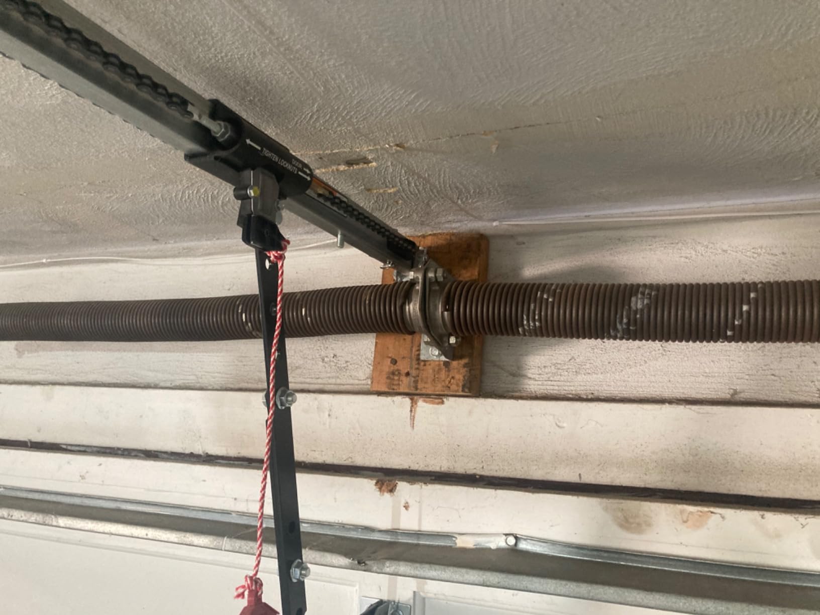 Genie Chain Drive 750 3/4 HPc Garage Door Opener w/Battery Backup - Heavy Duty - Operate your garage door when the primary power is out - Wireless Keypad Included, Model 7035-TKV customer photo 2