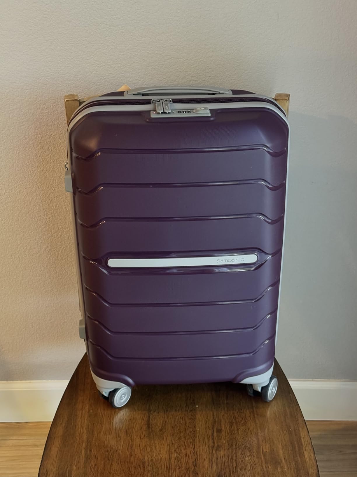 Samsonite Freeform Hardside Carry-On Luggage with Spinner Wheels - Hardshell Suitcase - TSA, Airline-Approved - Expandable Hard Shell, Smooth Rolling Wheels for Lightweight Travel - Navy customer photo 1