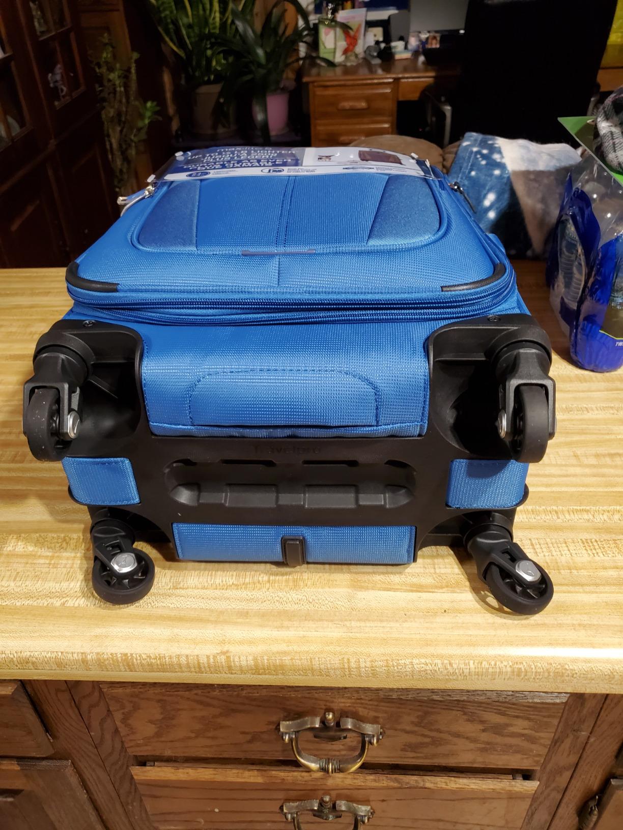 Travelpro Maxlite 5 Softside Expandable Luggage with 4 Spinner Wheels, Lightweight Suitcase, Men and Women, Black, Carry-on 21-Inch customer photo 1