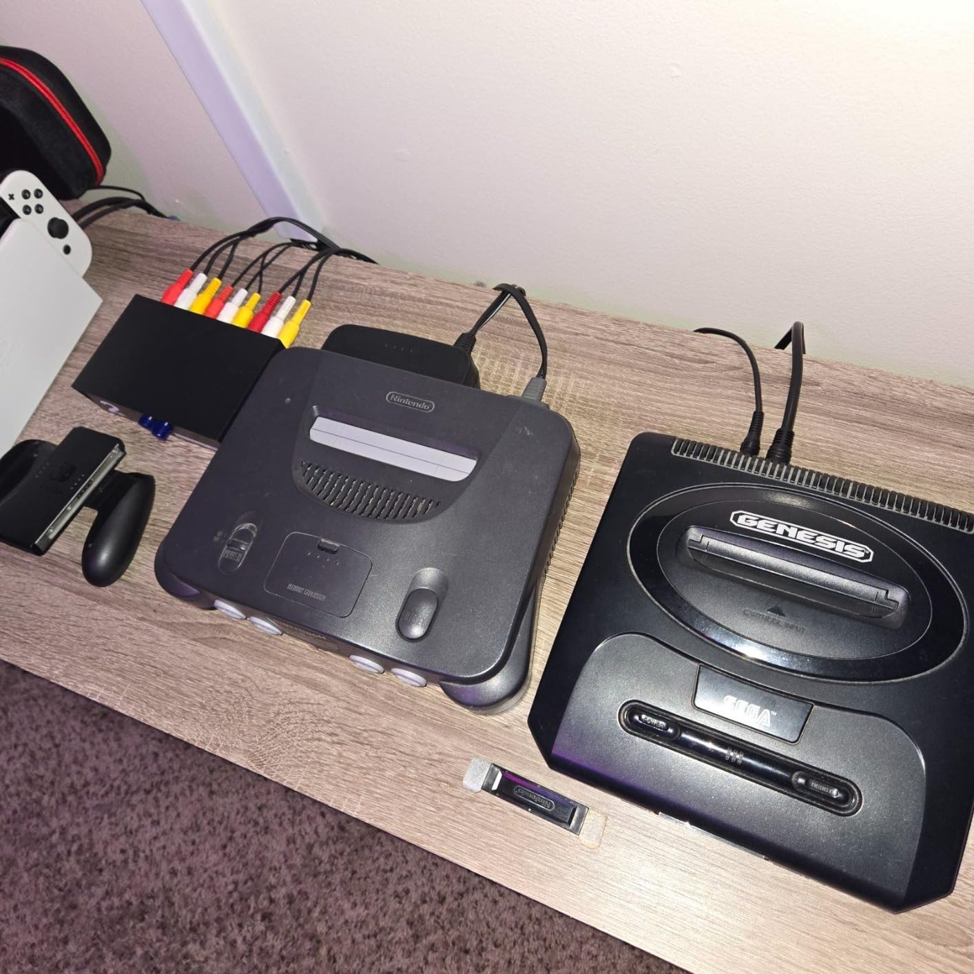 THE CIMPLE CO Video Switcher, 2-Way A/V Switch, RCA, Retro Game Consoles, 2 Input/1 Output Selector, Composite Audio and Video, Box, Includes Cable, Black customer photo 1