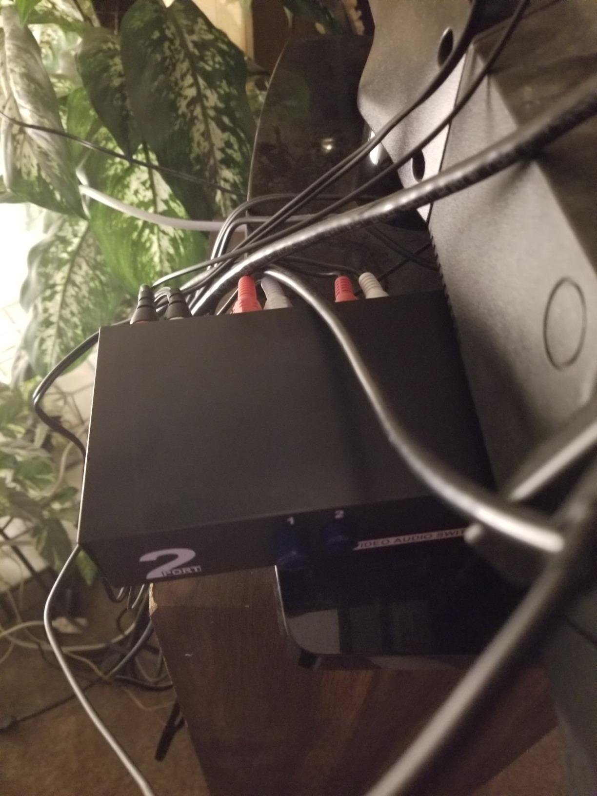 THE CIMPLE CO Video Switcher, 2-Way A/V Switch, RCA, Retro Game Consoles, 2 Input/1 Output Selector, Composite Audio and Video, Box, Includes Cable, Black customer photo 2