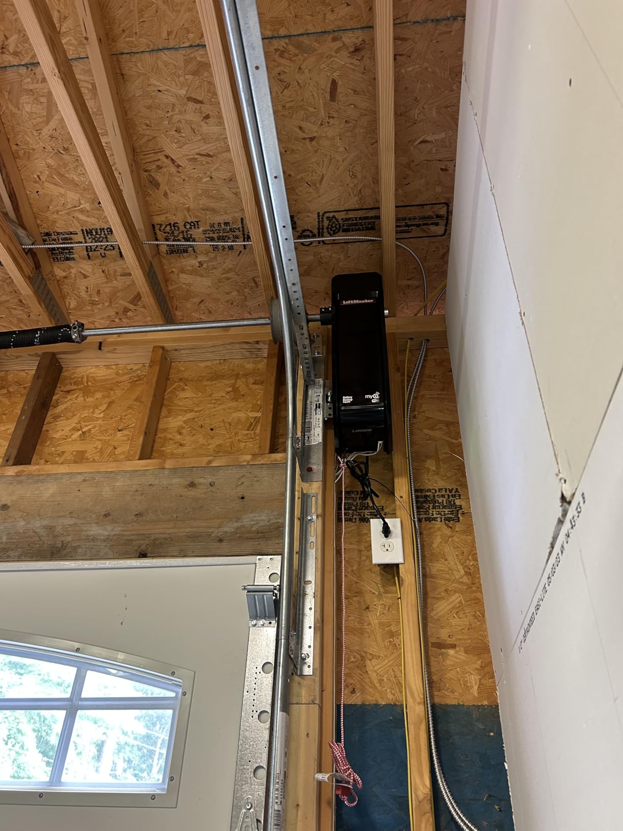 LIFTMASTER 8900W Light-Duty Commercial JACKSHAFT Operator W/Built-in WI-FI for SECTIONAL Doors LJ8900W customer photo 1
