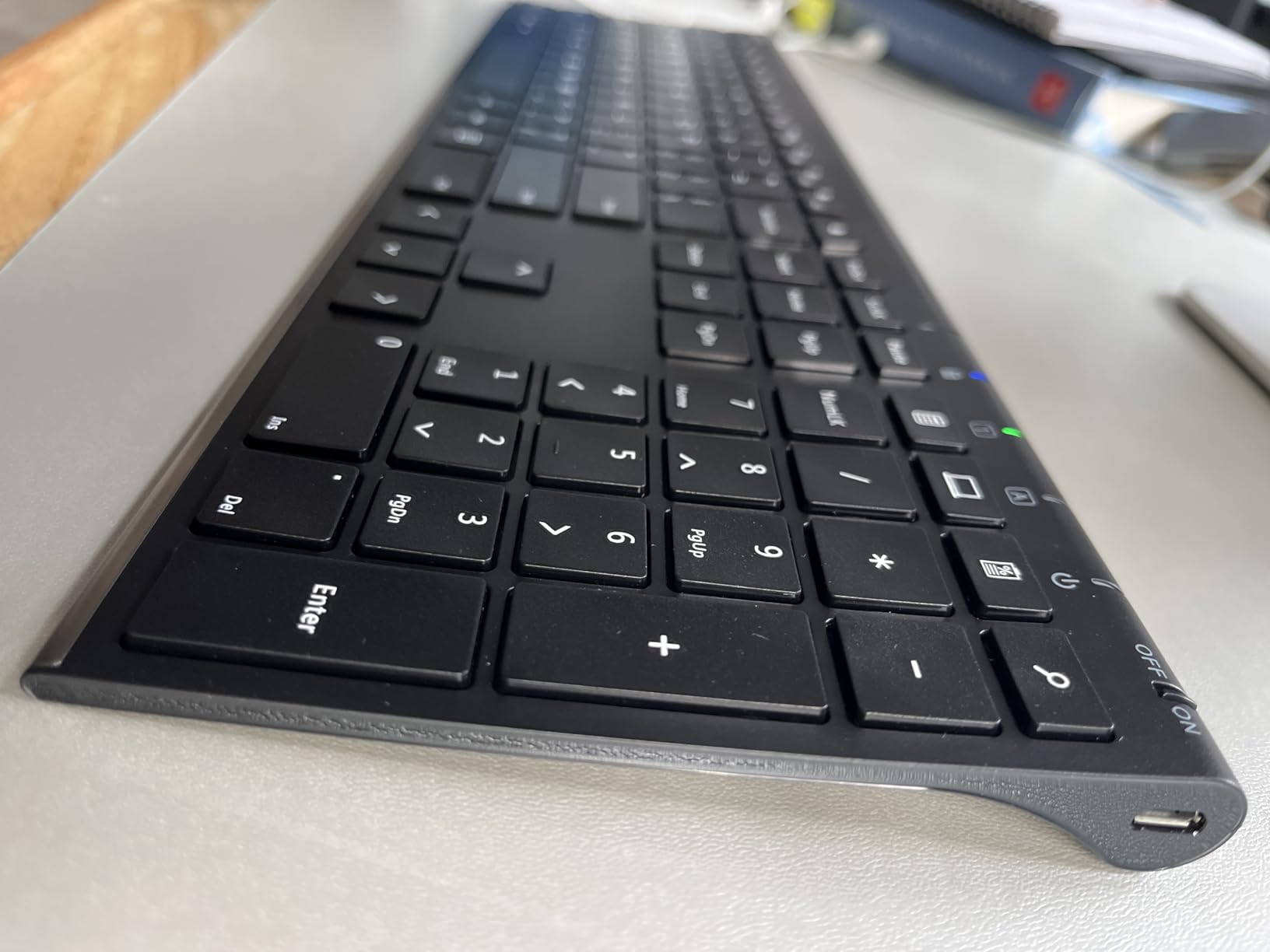 2.4G Wireless Keyboard Stainless Steel Ultra Slim Full Size Keyboard with Numeric Keypad for Computer/Desktop/PC/Laptop/Surface/Smart TV and Windows 10/8/ 7 Built in Rechargeable Battery customer photo 1