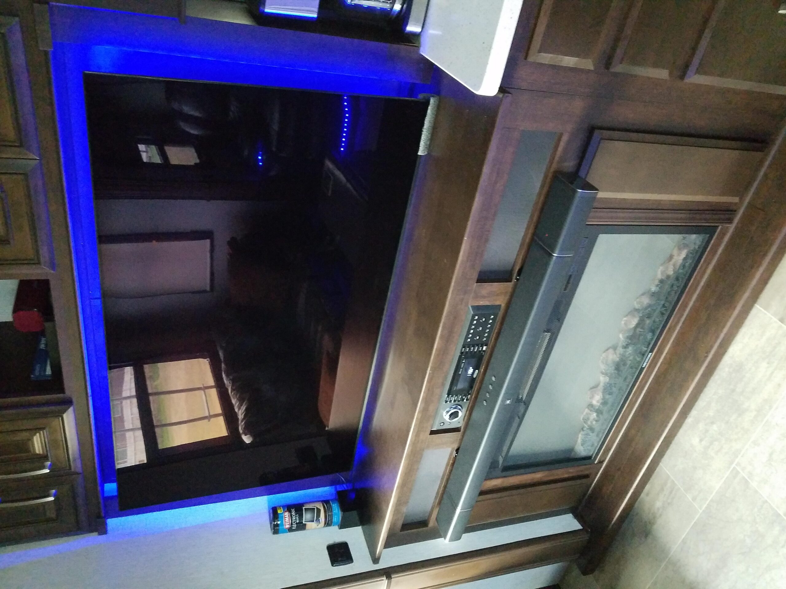 Weiman Electronic Screen Cleaner Wipes - 4 Pack Clean Your Laptop, Computer, TV, and All Electronic Equipment - Electronic Wipes - 30 Count customer photo 1