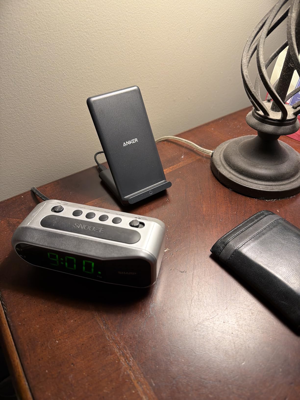 Anker 313 Wireless Charger (Stand), Qi-Certified for iPhone 17/17/17 Pro/17 Pro Max/15/14/13, 10W Fast-Charging Galaxy S23 S22 S21 (No AC Adapter) customer photo 1