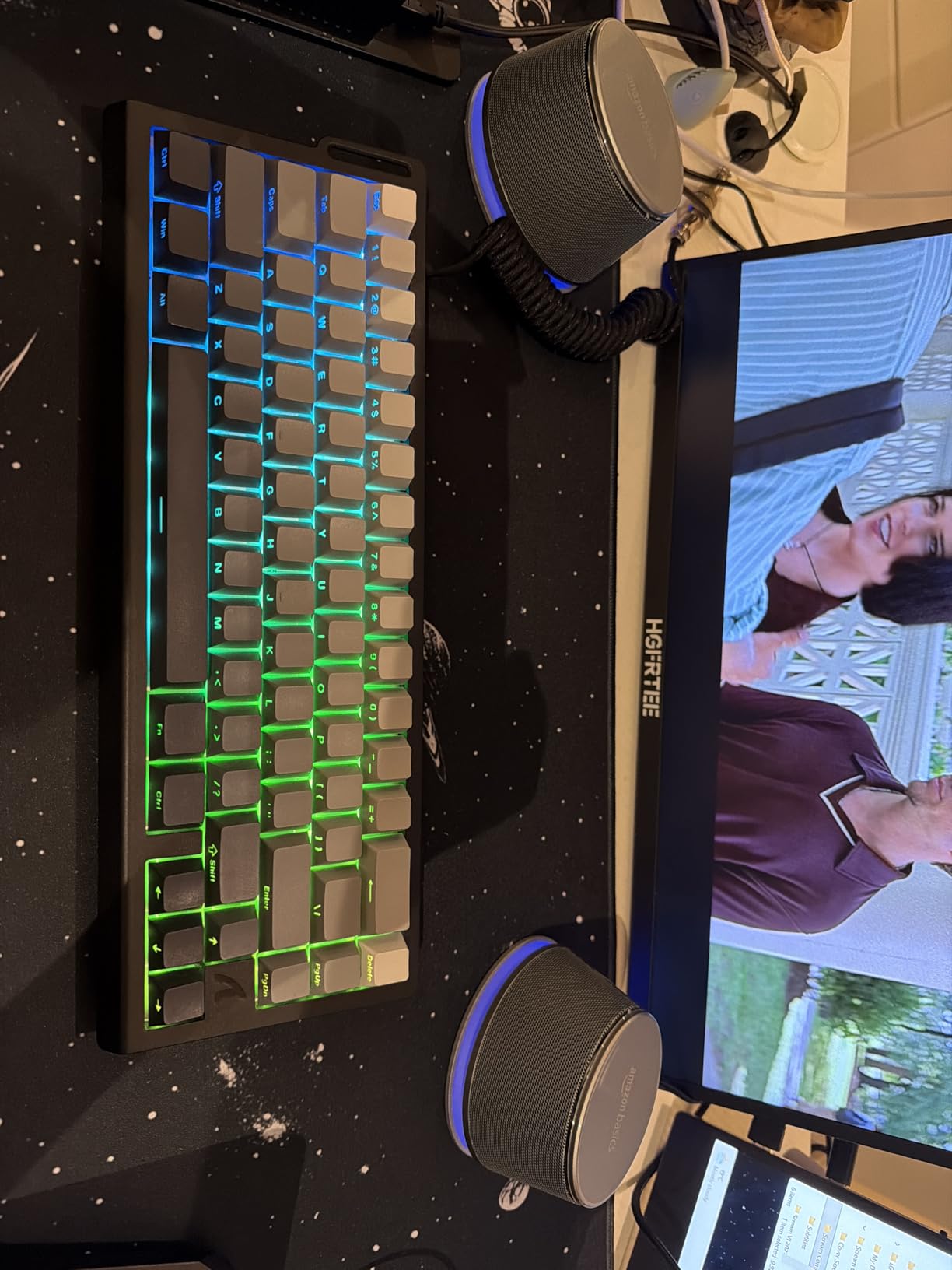 Amazon Basics Stereo 2.0 Speakers for PC or Laptop with Volume Control, 3.5mm Aux Input, USB-Powered, 1 Pair, Black customer photo 1