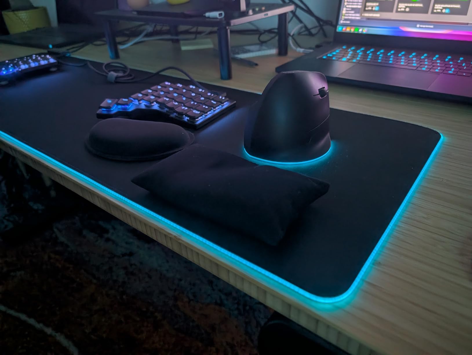 Razer Goliathus Extended Chroma Gaming Mousepad: Customizable Chroma RGB Lighting - Soft, Cloth Material - Balanced Control and Speed - Non-Slip Rubber Base - Classic Black customer photo 1