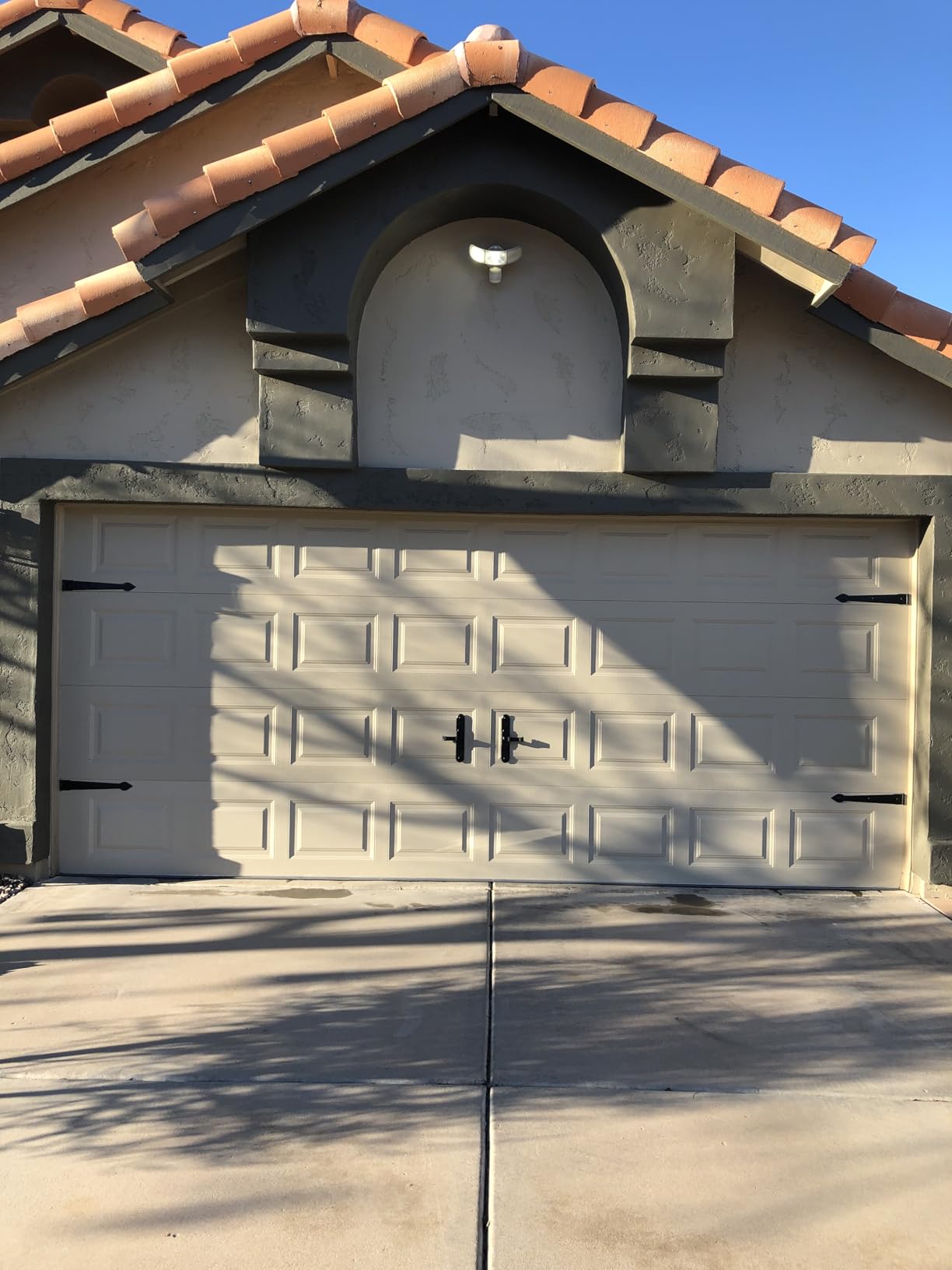 Household Essentials Black Hinge IT Premium Carriage House Lever Handle & Hinge 6 Piece Garage Door Magnet customer photo 2