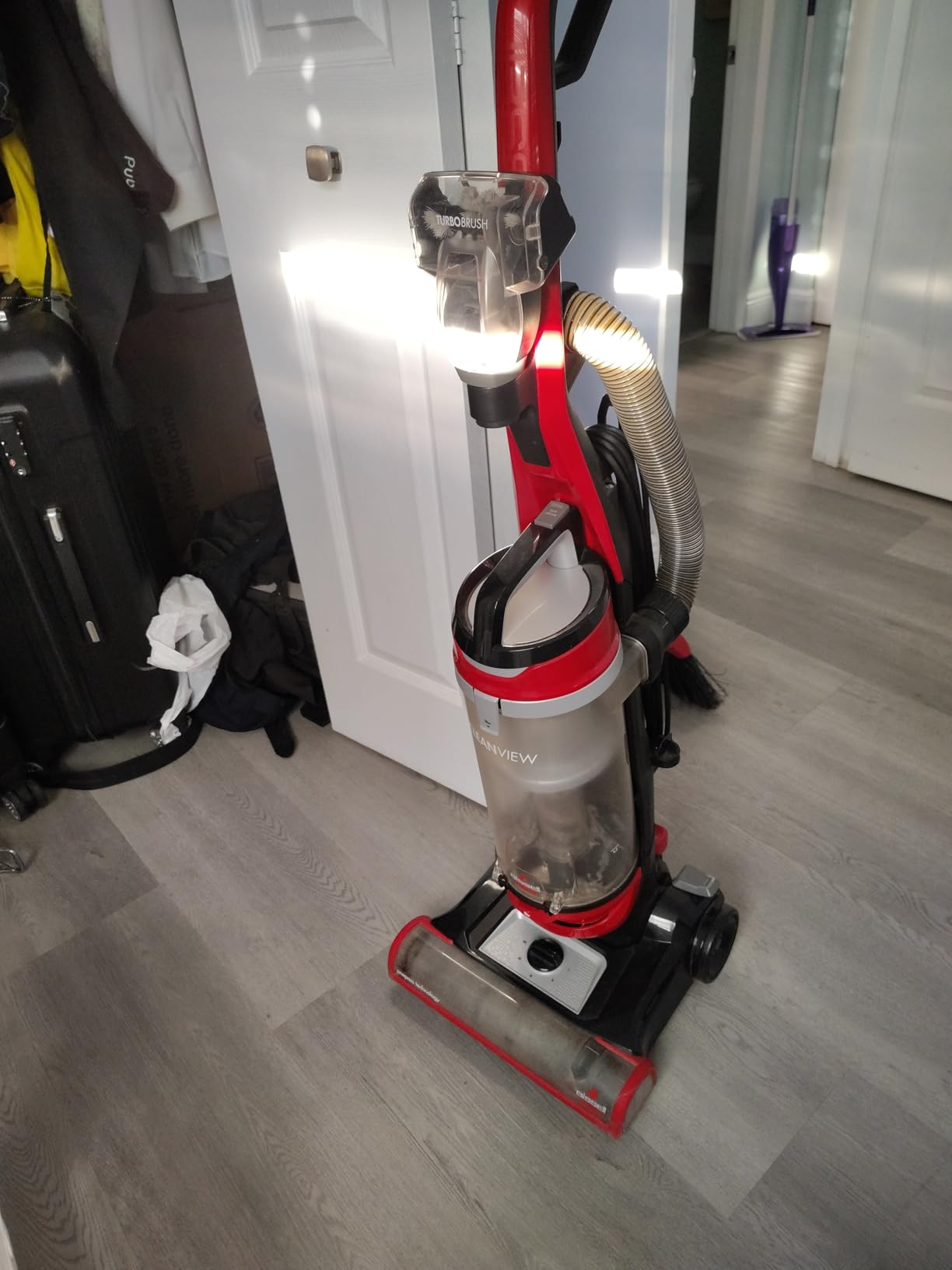 Bissell 2252 CleanView Swivel Upright Bagless Vacuum with Swivel Steering, Powerful Pet Hair Pick Up, Specialized Pet Tools, Large Capacity Dirt Tank, Easy Empty customer photo 2