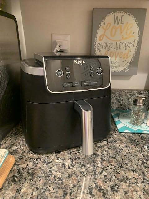 Ninja Air Fryer 4 QT Capacity, 4-in-1 Roast, Crisp, Reheat & Dehydrate, Dishwasher Safe, Grey AF101 customer photo 2