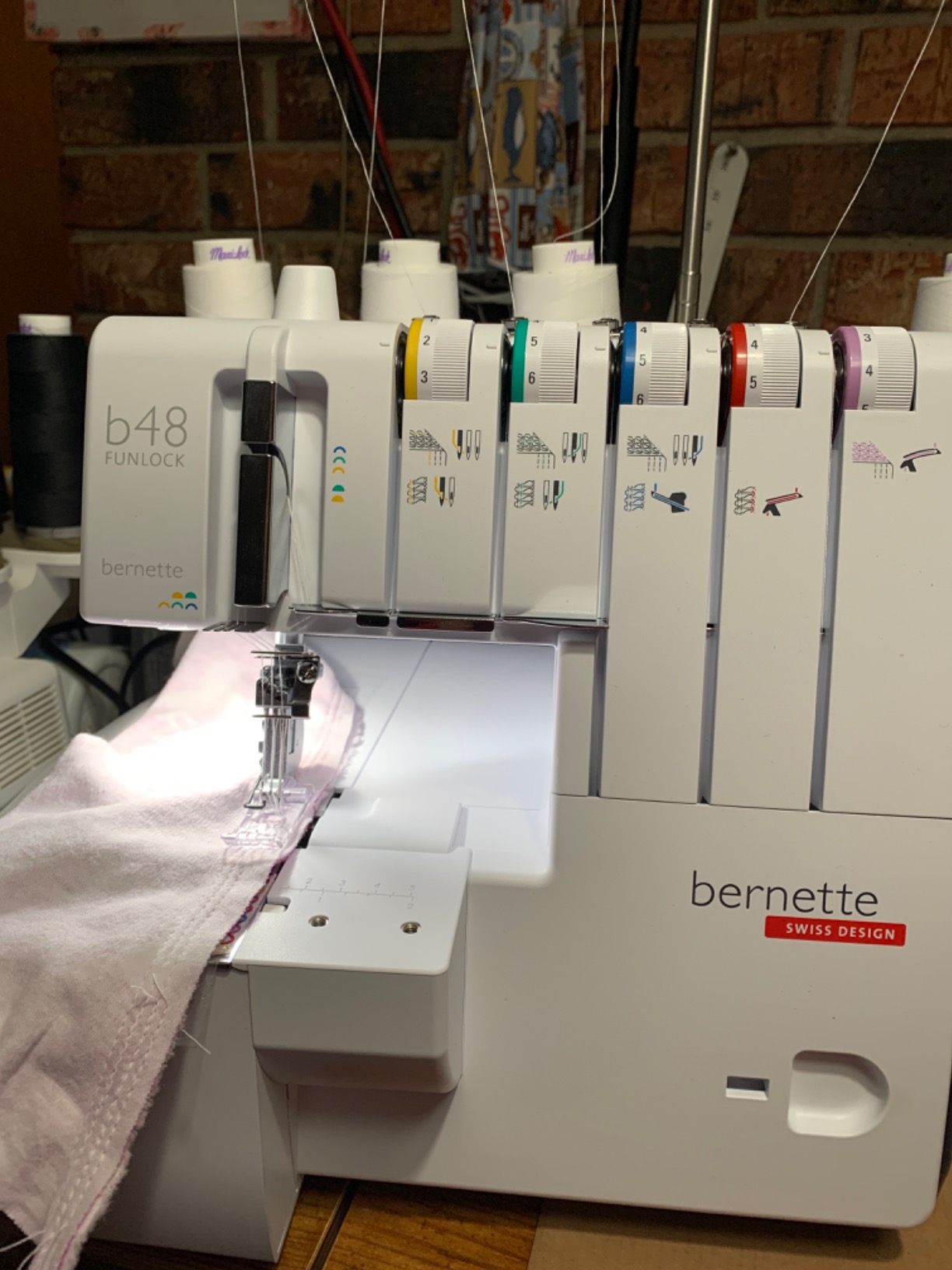 Bernette B48 Funlock Serger Coverstitch Overlock Machine | Heavy Duty Sewing Quilting Performance for Beginners and Professionals | 23 Stitches LED Light 1300 SPM Easy Threading Knife Control customer photo 1