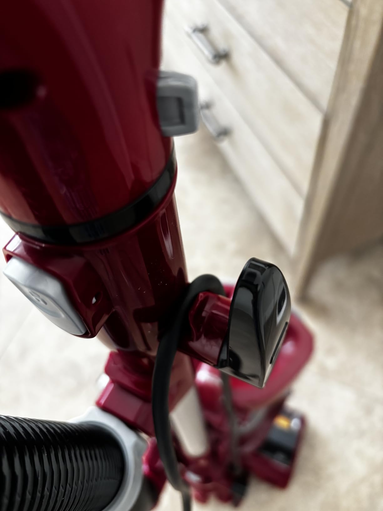 Shark ZU561 Navigator Lift-Away Speed Self Cleaning Brushroll Lightweight Upright Vacuum with HEPA Filter, Red Peony customer photo 2