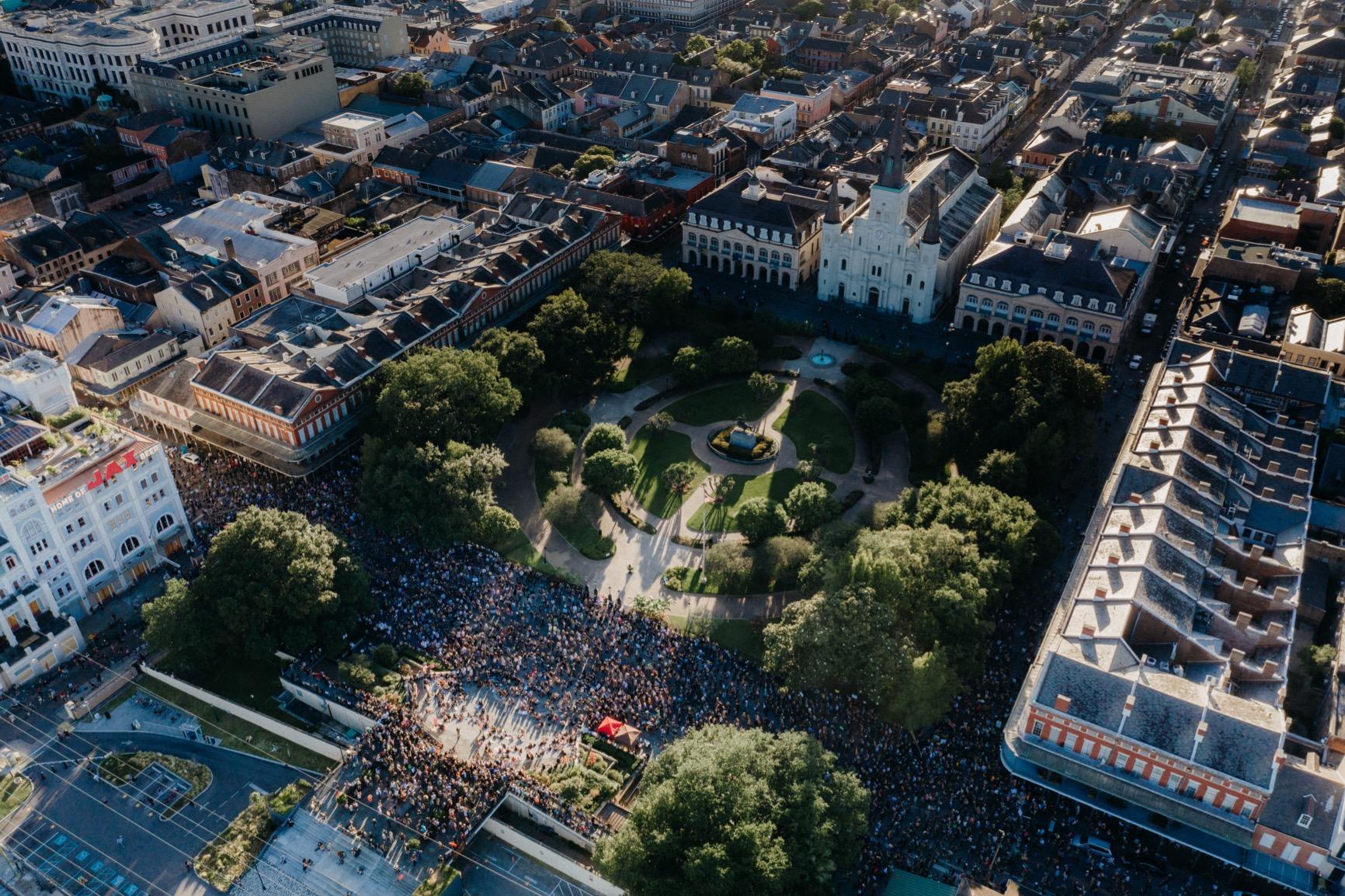 DJI Mavic 2 Zoom - Drone Quadcopter UAV with Optical Zoom Camera 3-Axis Gimbal 4K Video 12MP 1/2.3