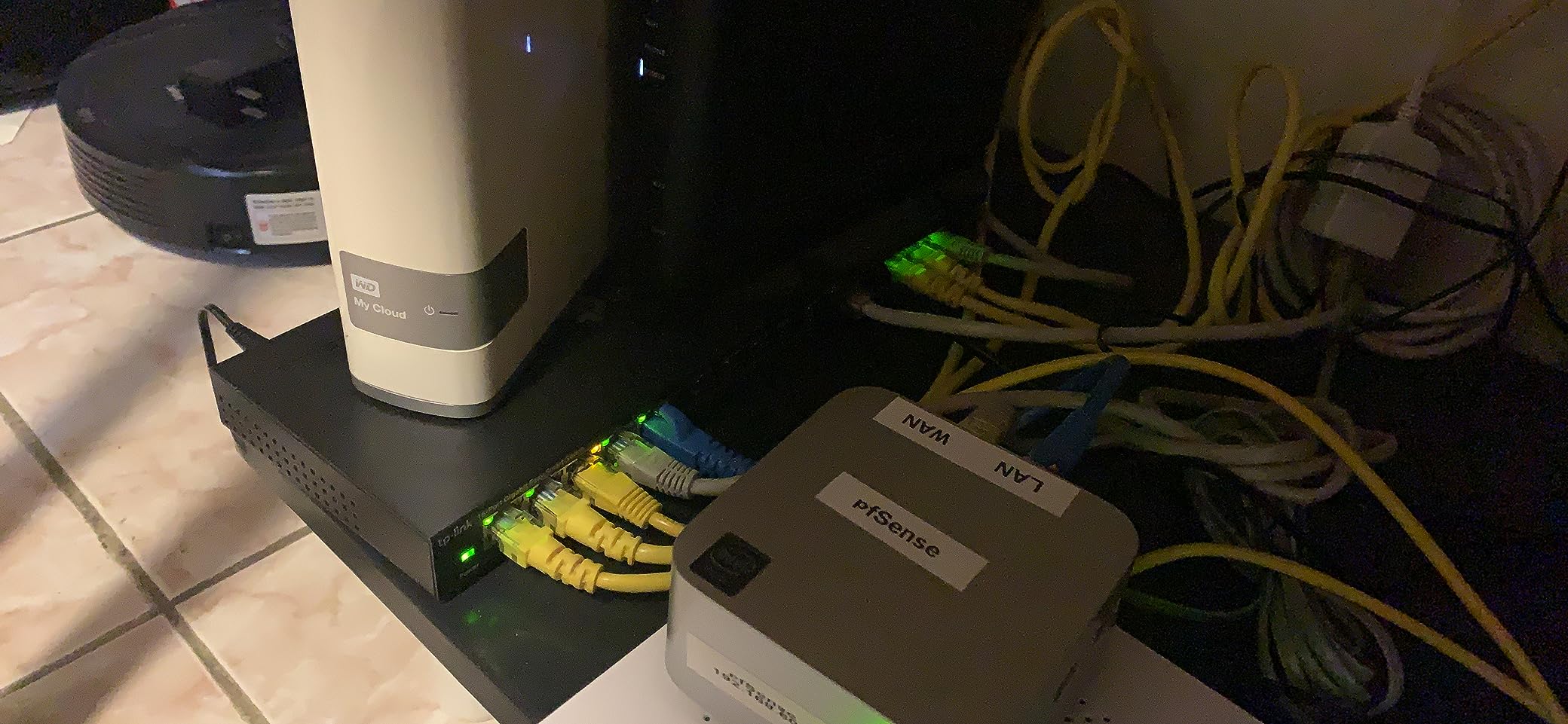 TP-Link 16 Port Gigabit Switch | Easy Smart Managed | Plug & Play | Limited Lifetime Protection | Desktop/Wall-Mount | Sturdy Metal w/ Shielded Ports | Support QoS, Vlan, IGMP and LAG (TL-SG116E) customer photo 1