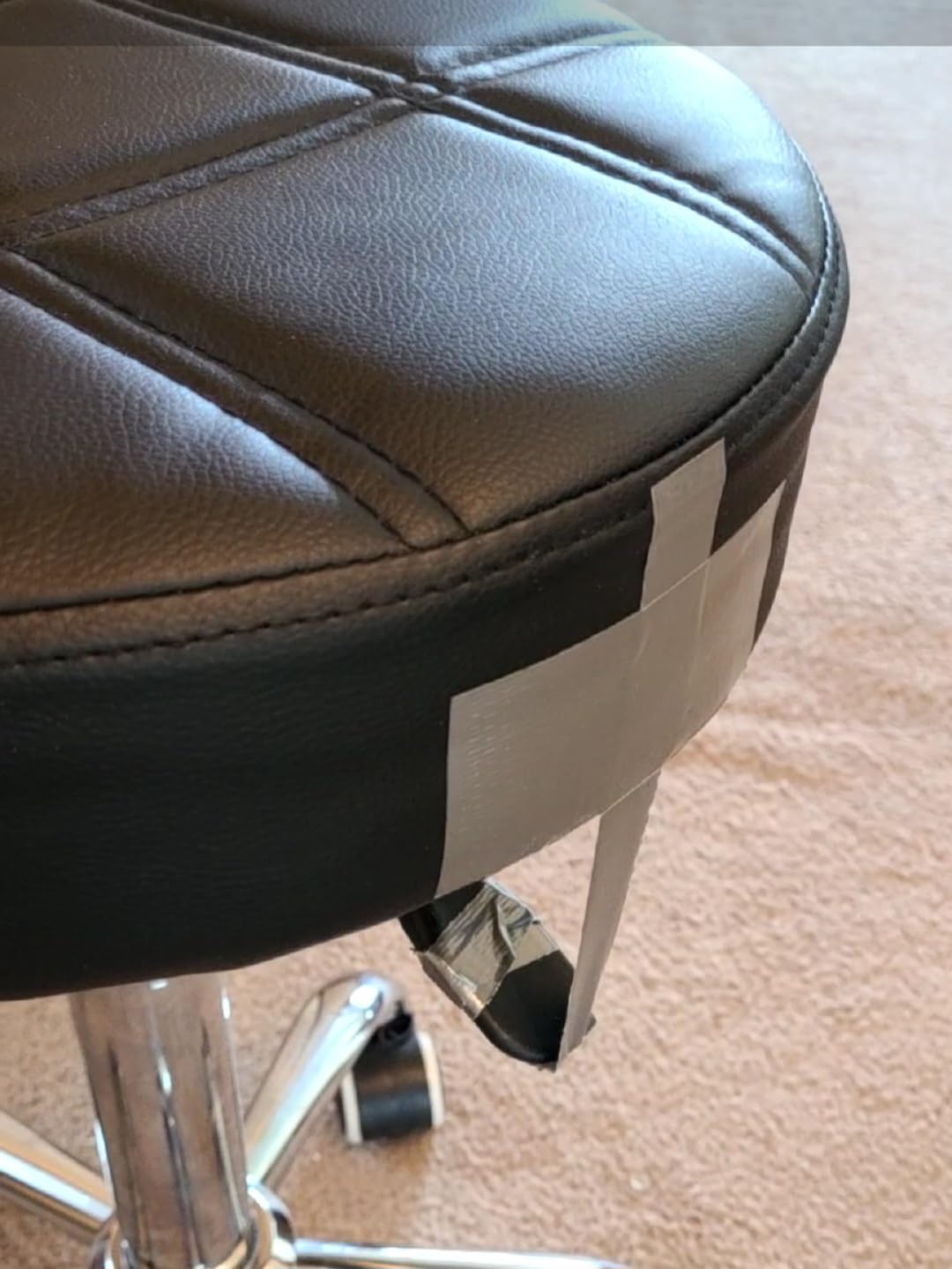 KKTONER Round Rolling Stool PU Leather Height Adjustable Swivel Drafting Work SPA Medical Salon Stools Chair with Wheels Black customer photo 1