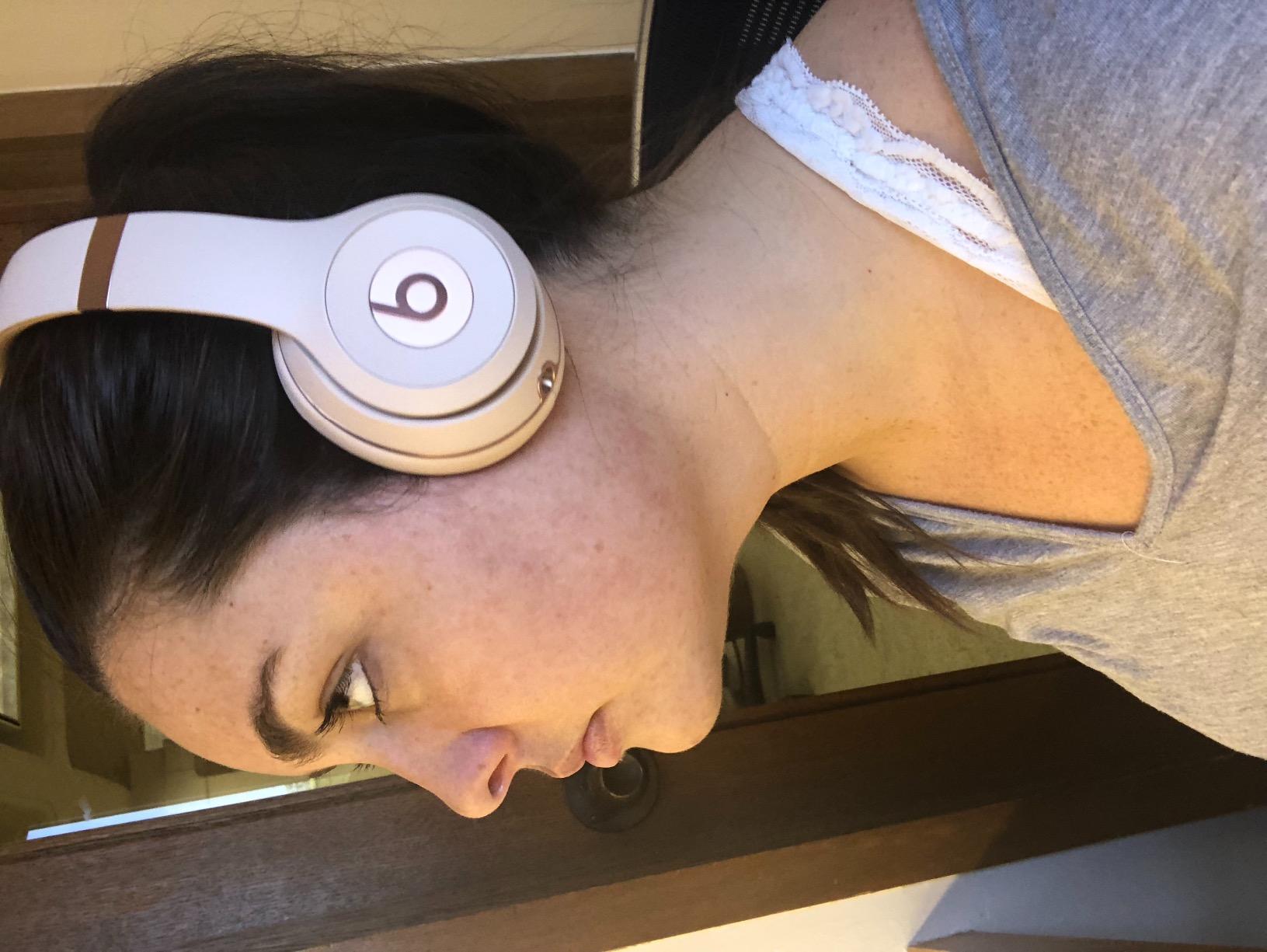 Beats Solo3 Wireless On-Ear Headphones - The Beats Decade Collection - Defiant Black-Red (Renewed) customer photo 2