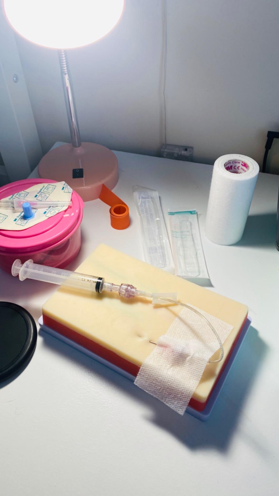 Venipuncture IV Injection Training Pad Model, Silicone Human Skin Suture Training Model, Injection Practice Pad, 4 Veins Imbedded, 3 Skin Layers(7.1