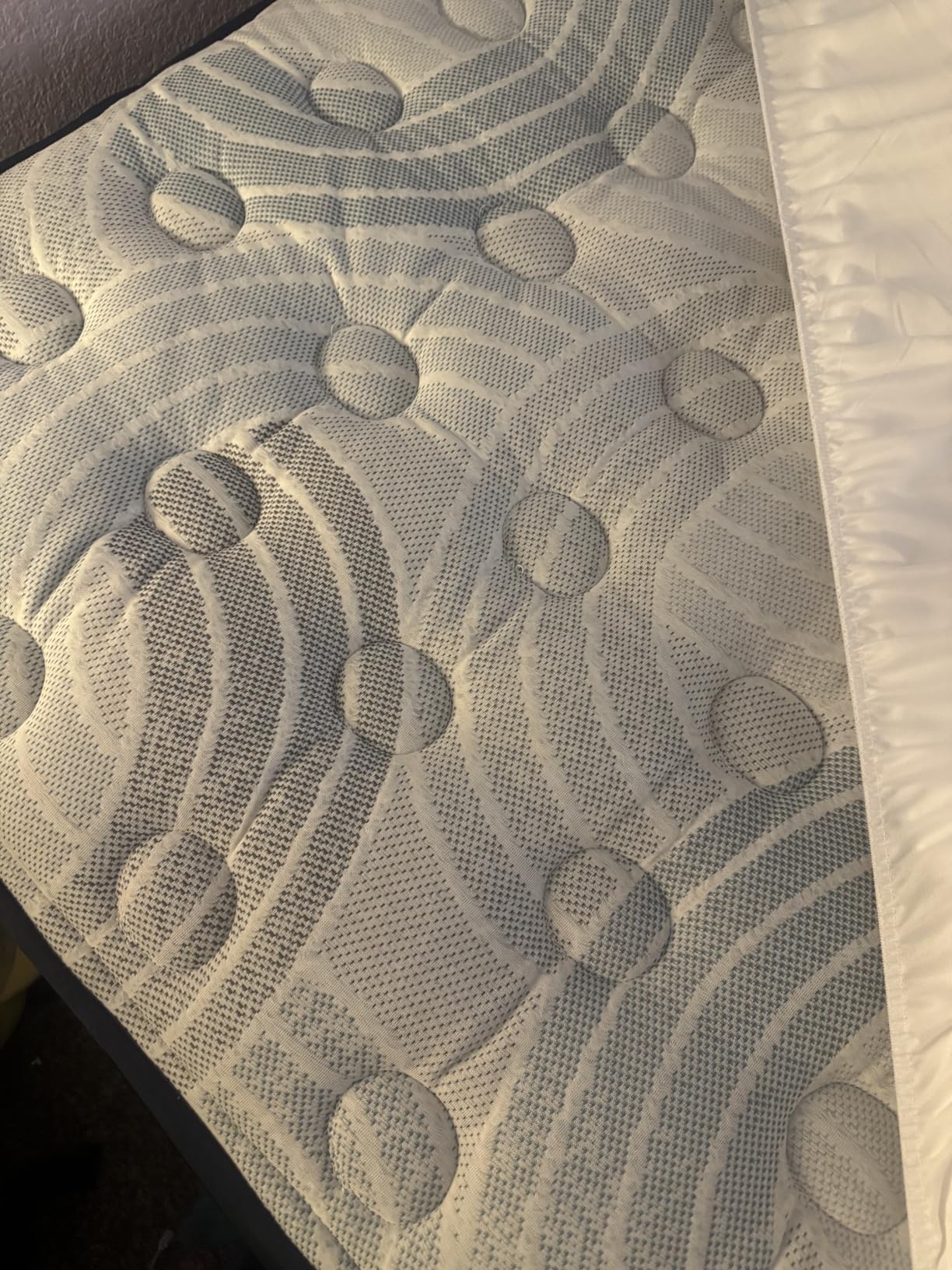 PlushDeluxe Premium Bamboo Mattress Protector - Queen Size, Waterproof, & Ultra Soft Breathable Noiseless Washable Bed Mattress Cover for Comfort & Protection - White customer photo 1