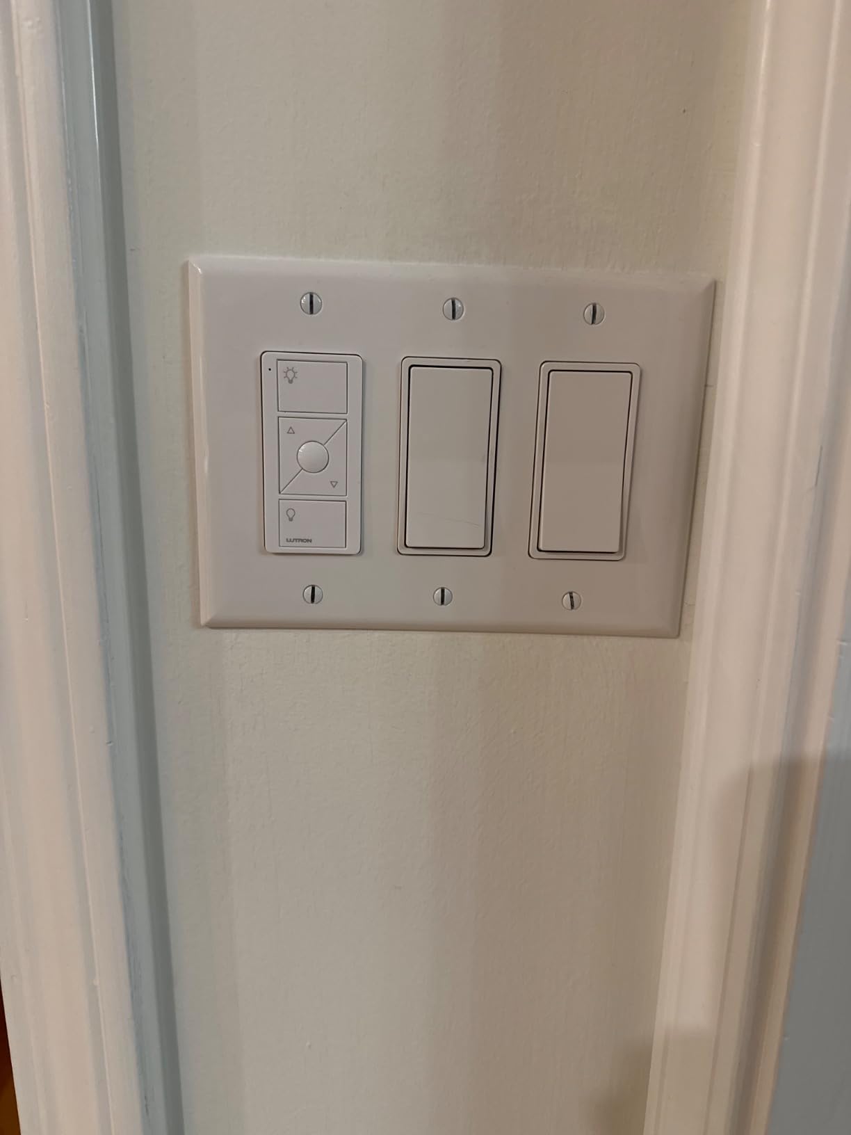 Lutron Caseta 3 Way Smart Dimmer Light Switch Kit, Includes Pico Remote, Bracket, and LED Dimmer Switch, No Neutral Required, P-PKG1WB-WH customer photo 2