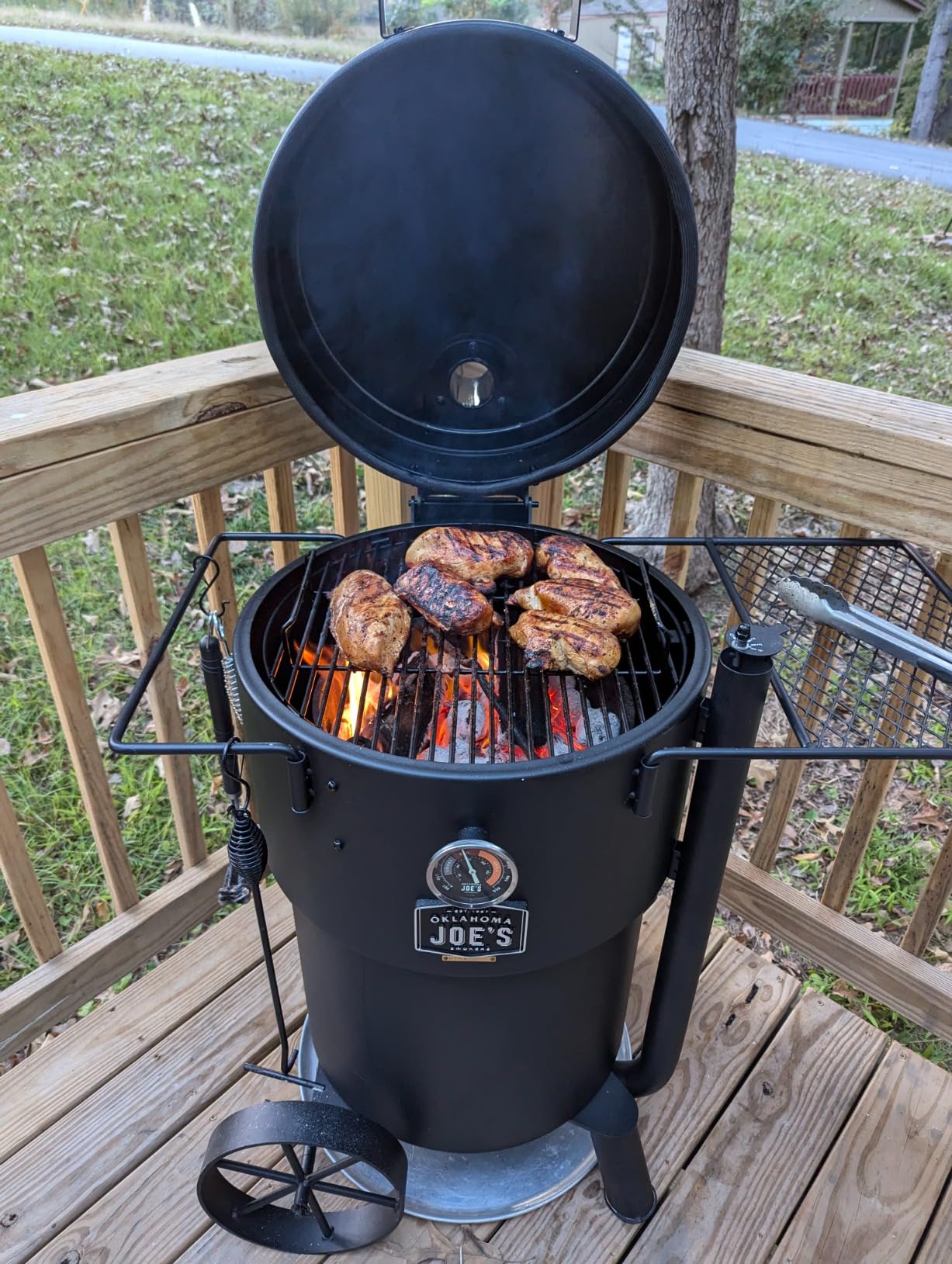 Char-Broil Oklahoma Joes Bronco Barrel Drum Smoker with Porcelain Coated Steel, Air Intake Channel, and 630 Square Inches Cooking Surface, Black customer photo 2