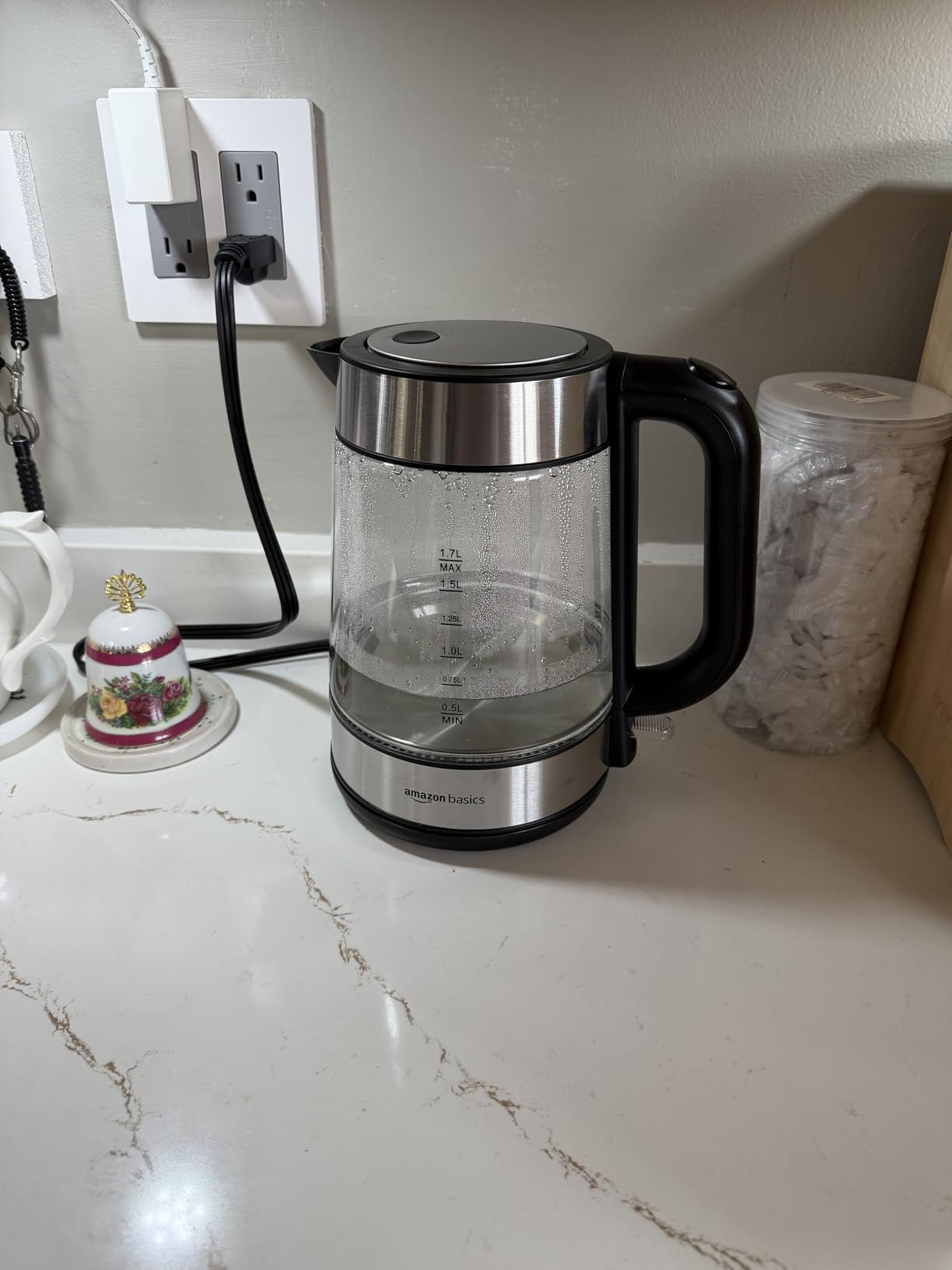 Amazon Basics Electric Kettle with Glass Carafe for Tea and Coffee, BPA-Free, Fast Boiling, Auto Shut-Off, Boil-Dry Protection, Water Level Indicator, 1.7 Liter, 1500W, Black and Silver customer photo 1