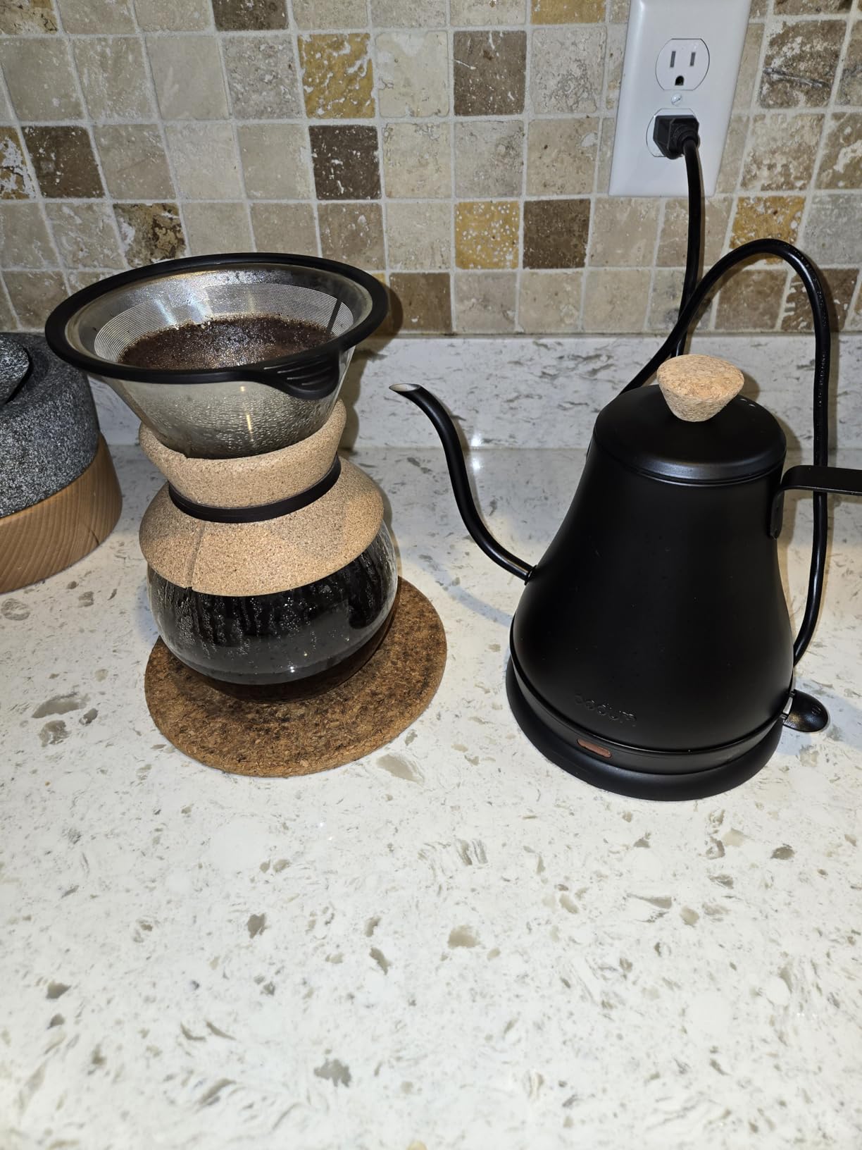 Bodum 34oz Pour Over Coffee Maker, High-Heat Borosilicate Glass with Reusable Stainless Steel Filter and Cork Grip - Made in Portugal customer photo 2