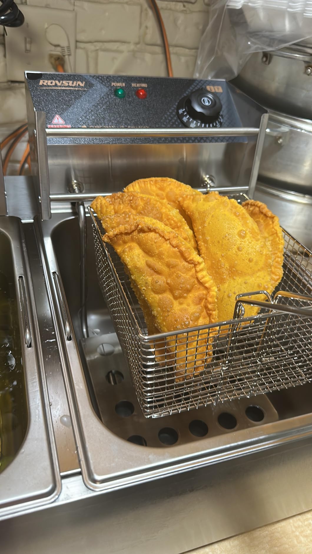 ROVSUN 22.8QT Commercial Deep Fryer with Baskets & Lids, 21.8L Stainless Steel Electric Double Fryer, Countertop Kitchen Frying Machine w/Temperature Control, French Fries Donuts 3400W customer photo 2