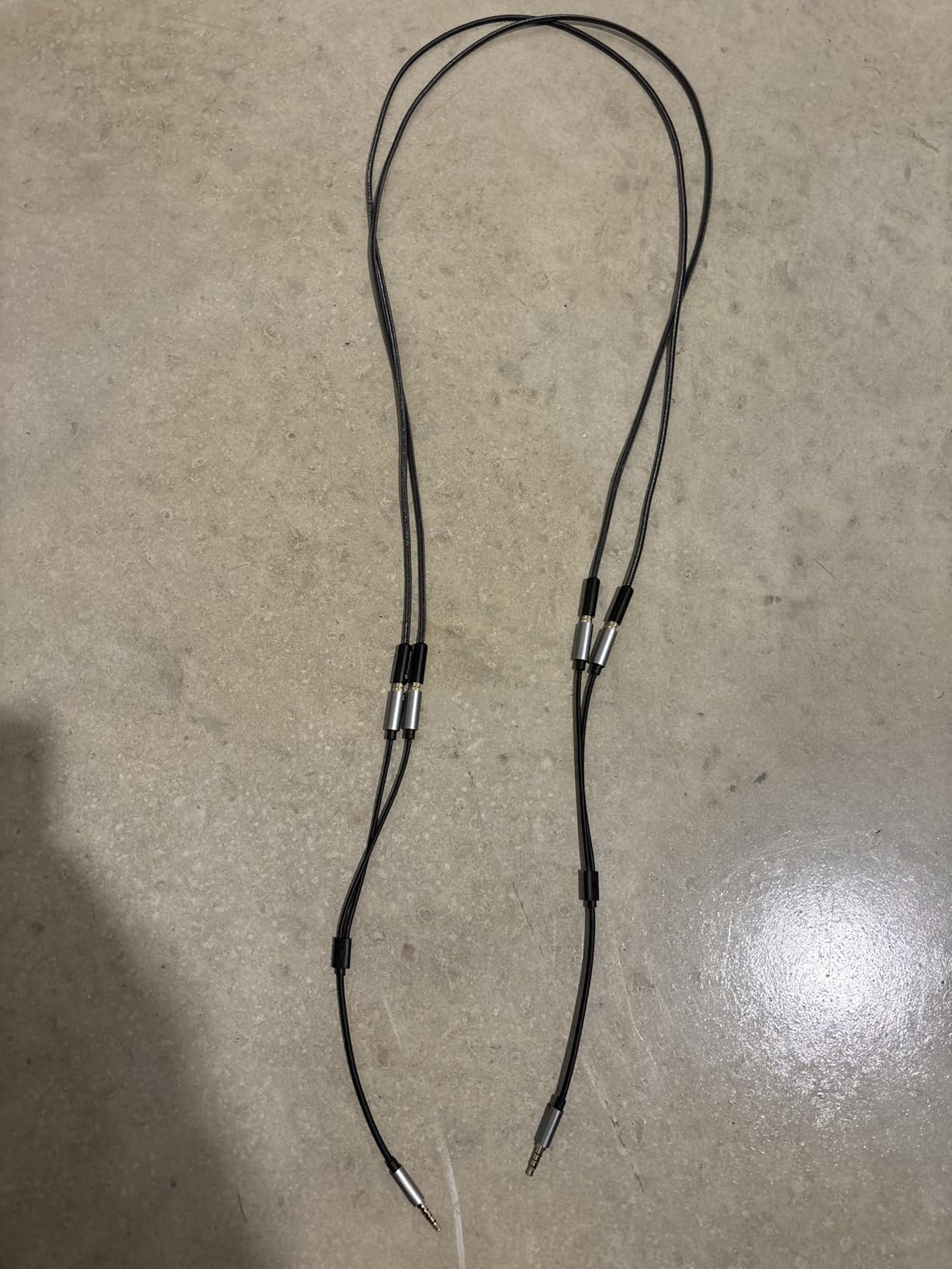 UGREEN Headphone Splitter 3.5mm 2 Female to 1 Male Mic and Audio Y Splitter TRRS Headset Adapter Cable Stereo Compatible with Switch 2/PS4/PS5 Steam Deck Xbox PC Laptop Phone Tablet Gaming customer photo 1