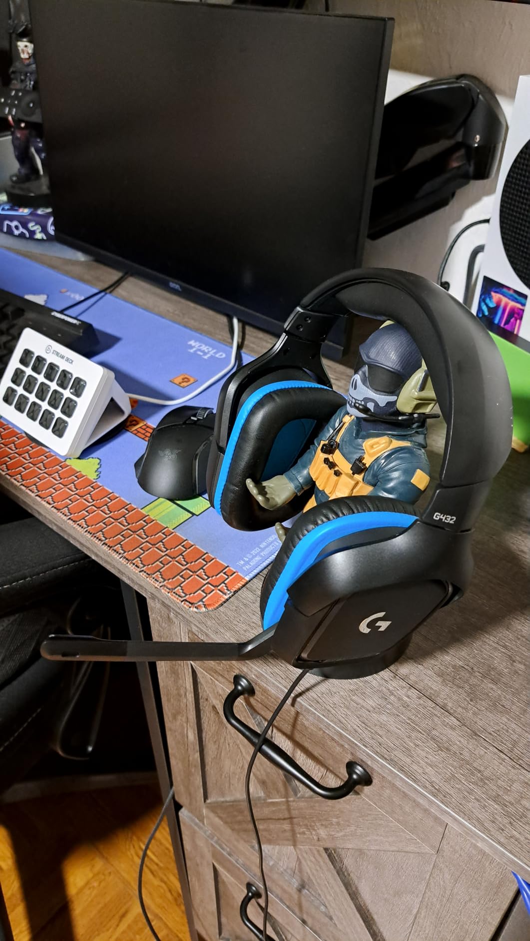 Logitech G432 Wired Gaming Headset, 7.1 Surround Sound, DTS Headphone:X 2.0, Flip-to-Mute Mic, PC (Leatherette) Black/Blue customer photo 1