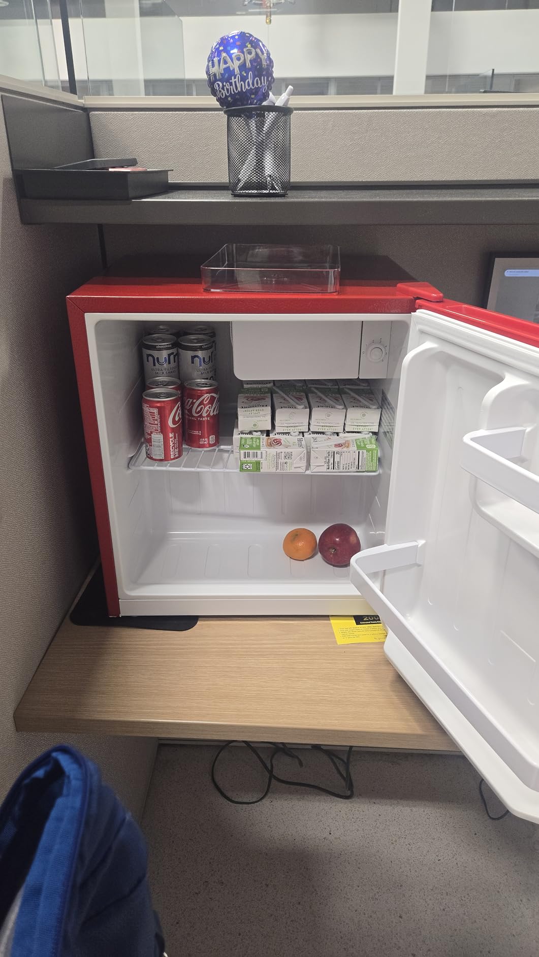 Frigidaire EFR176 1.6 cu. ft. Retro Bar Fridge with Side Bottle Opener (Moonbeam) customer photo 1