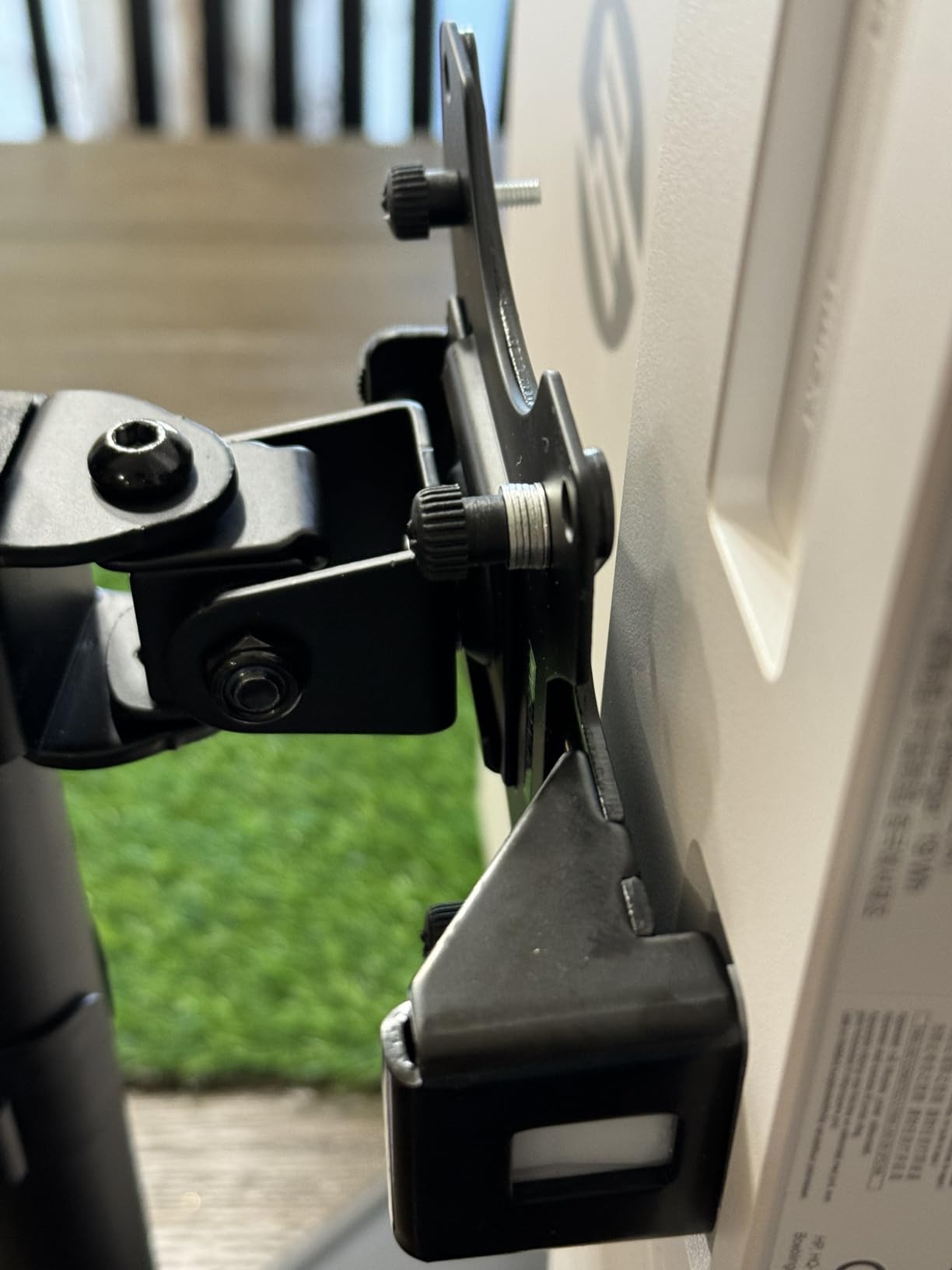 VIVO Quick Attach VESA Adapter Designed for HP Monitors 27er, 27es, 27ea, 25er, 25es, 24ea, 24es, 23er, 23es, 22er, 22es, 22f, 23f, 24f, 25f, 27f, 27fw VESA 75x75m and 100x100mm, MOUNT-HP27ER customer photo 2