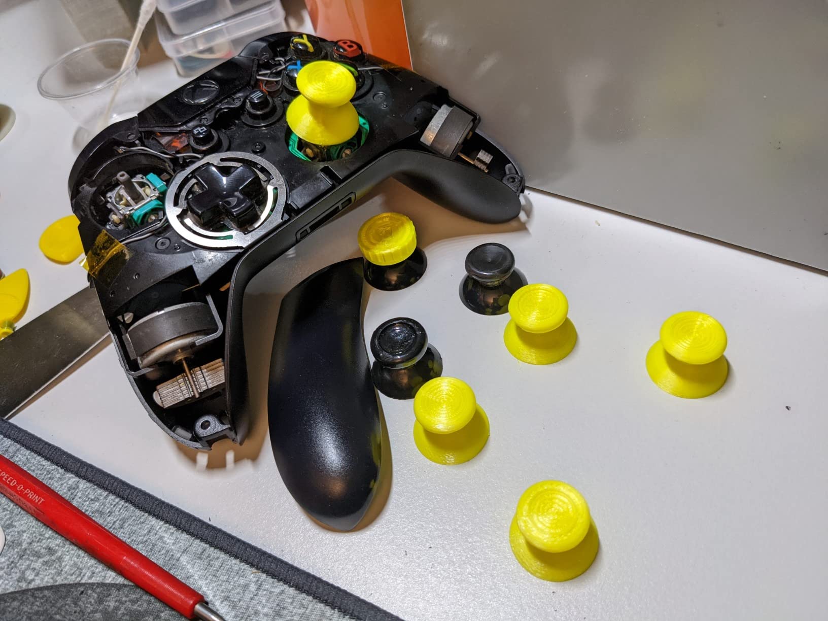 8pcs Controller 3D Analog Joystick Thumb Sticks Replacement Repair Parts for Xbox One/Xbox Elite Controller Also for PS4 Controller(8 Pack) customer photo 1