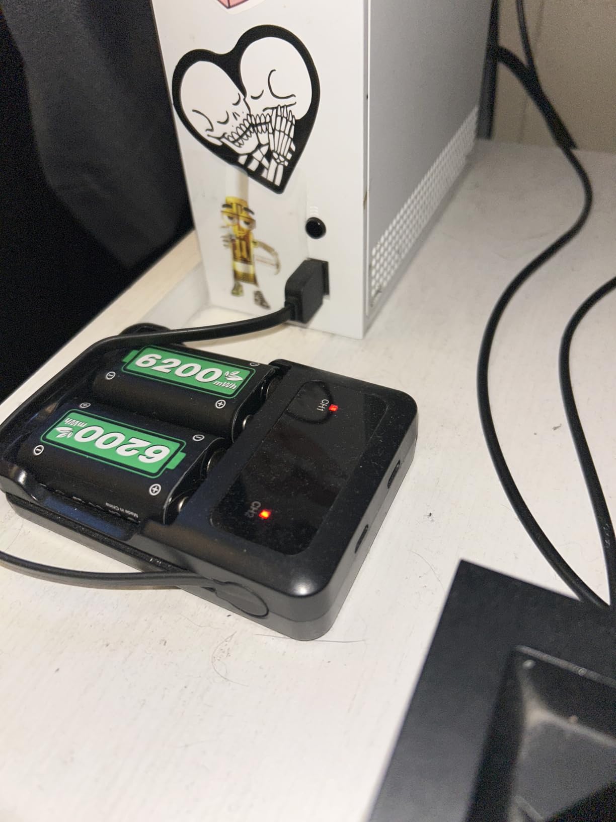 Ukor Fast Charging 2x6200mWh Rechargeable Battery Packs with Charger for Xbox One/Xbox Series X|S Xbox One S/Xbox One X/Xbox One Elite Wireless Controller, Lasting Intelligent Protection customer photo 1