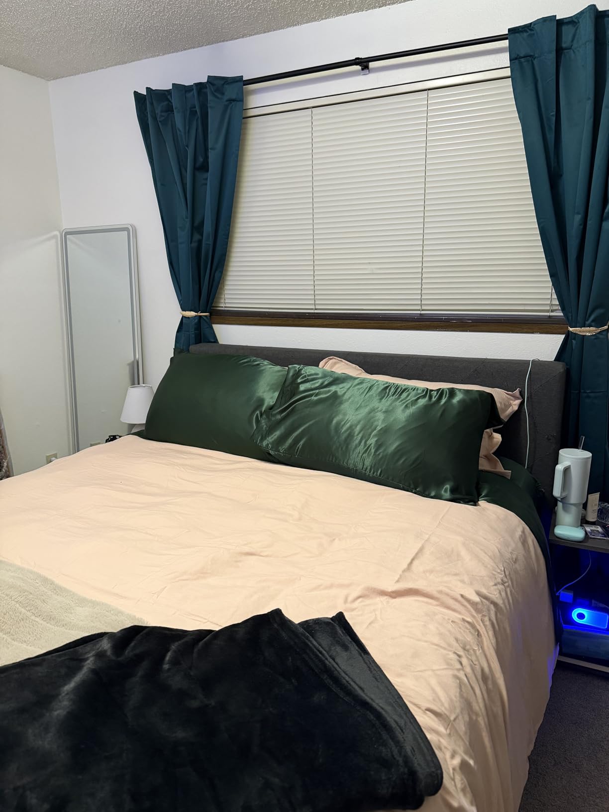 Bedsure White Duvet Cover Queen Size - 3 Pieces Prewashed Cotton-Like Polyester Extra Soft Bedding Set, Includes 1 Duvet Cover 90x90 Inches with Zipper Closure & 2 Pillow Shams, Comforter Not Included customer photo 2