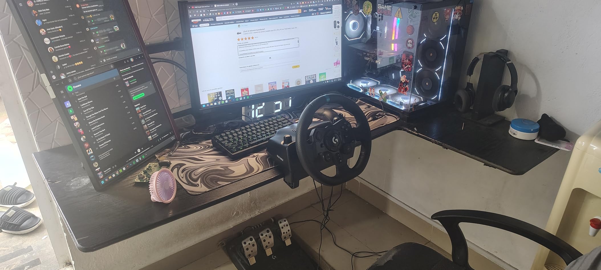 Logitech G923 Racing Wheel and Pedals, TRUEFORCE up to 1000 Hz Force Feedback, Gaming Steering Wheel PS5, PS4, PC, Mac, Genuine Leather- Black customer photo 2