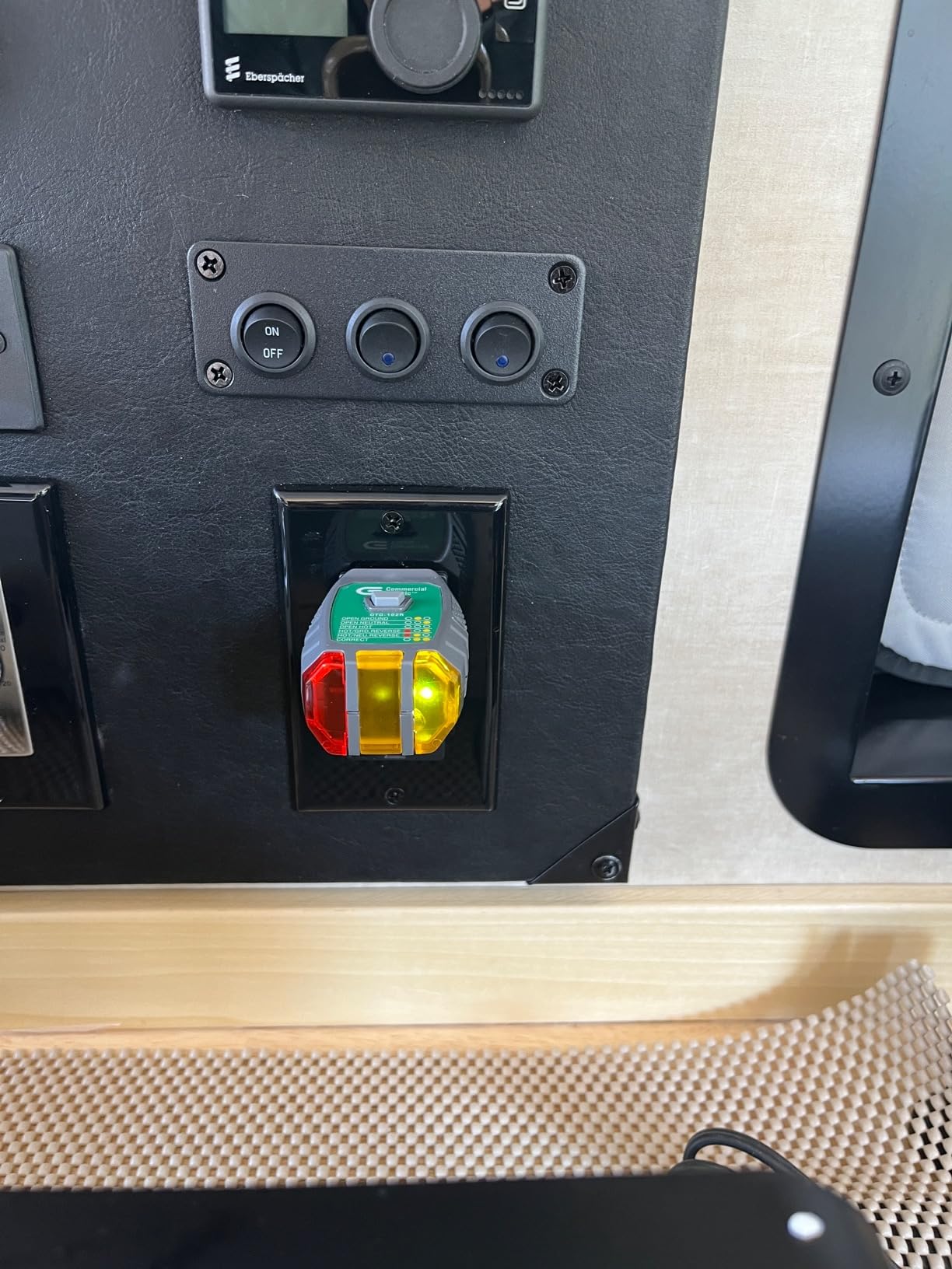 Renogy 2000w Pure Sine Wave Inverter Charger 12V DC to 120V AC Surge 6000w Off-Grid Solar Inverter Charger for RV Boat Home w/LCD Display, Auto Transfer Switch, Compatible with Lithium Battery customer photo 2