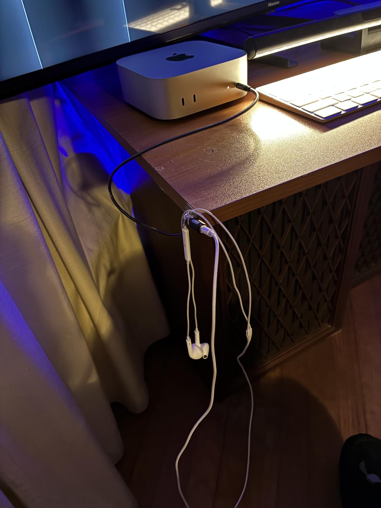 UGREEN Headphone Extension Cable 4 Pole TRRS 3.5mm Extension with Microphone Male to Female Stereo Audio Cable Gold Plated Nylon Braided Compatible with iPhone iPad Smartphones Media Players, 3.3FT customer photo 1