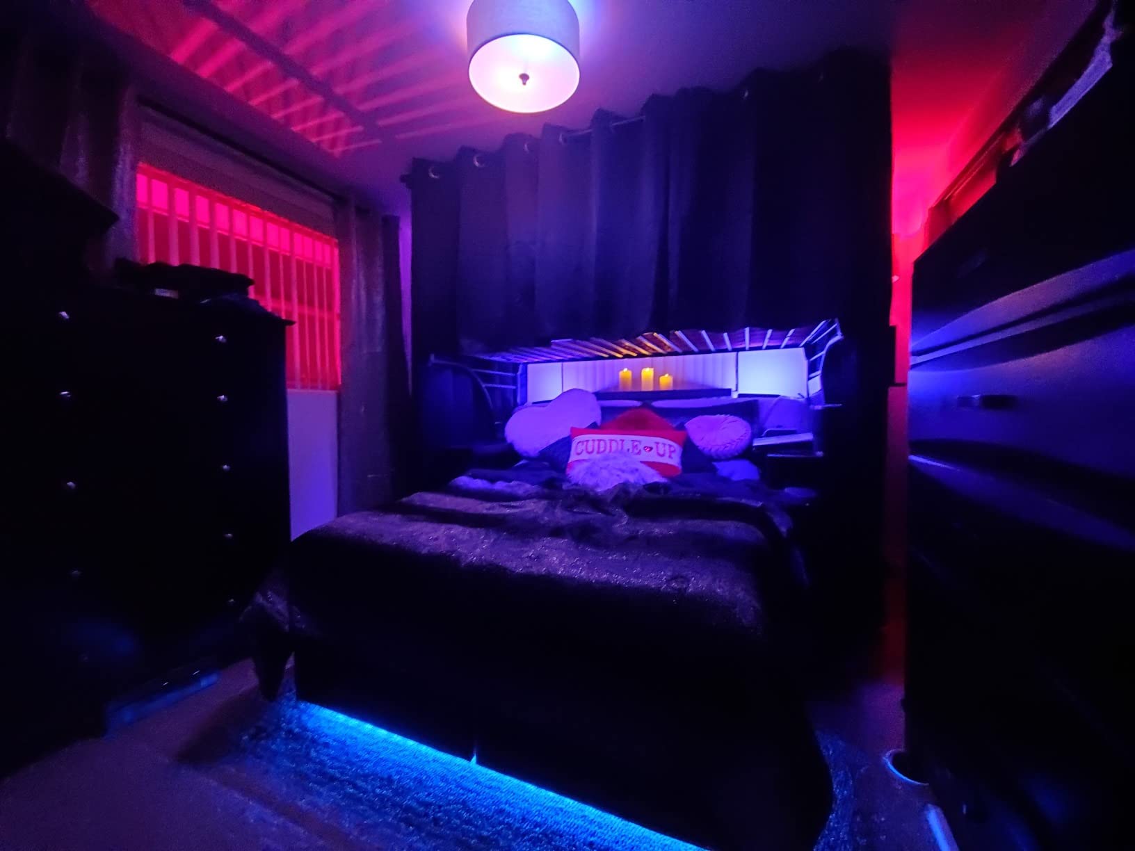 Philips Hue Smart 60W A19 LED Bulb - White and Color Ambiance Color-Changing Light - 2 Pack - 800LM - E26 - Indoor - Control with Hue App - Works with Alexa, Google Assistant and Apple Homekit customer photo 2