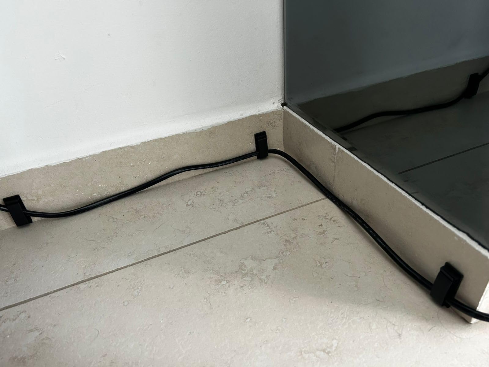 SOULWIT 50Pcs Self Adhesive Cable Management Clips, Cable Organizers Wire Clips Cord Holder for TV PC Ethernet Cable under Desk Home Office (Black) customer photo 1