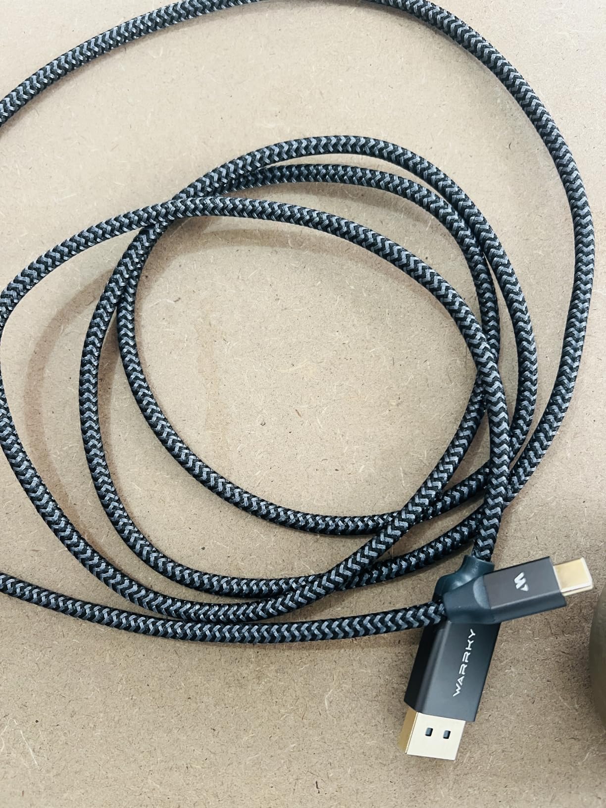 Warrky USB C to DisplayPort Cable 8K 60Hz [Gold-Plated Plug, Metal Case] 4K 240Hz, 2K 360Hz Type-C to Display Port 1.4 Cord, Thunderbolt 5/4/3 Compatible with MacBook Pro/Air, iPhone 17, iPad, Galaxy customer photo 2